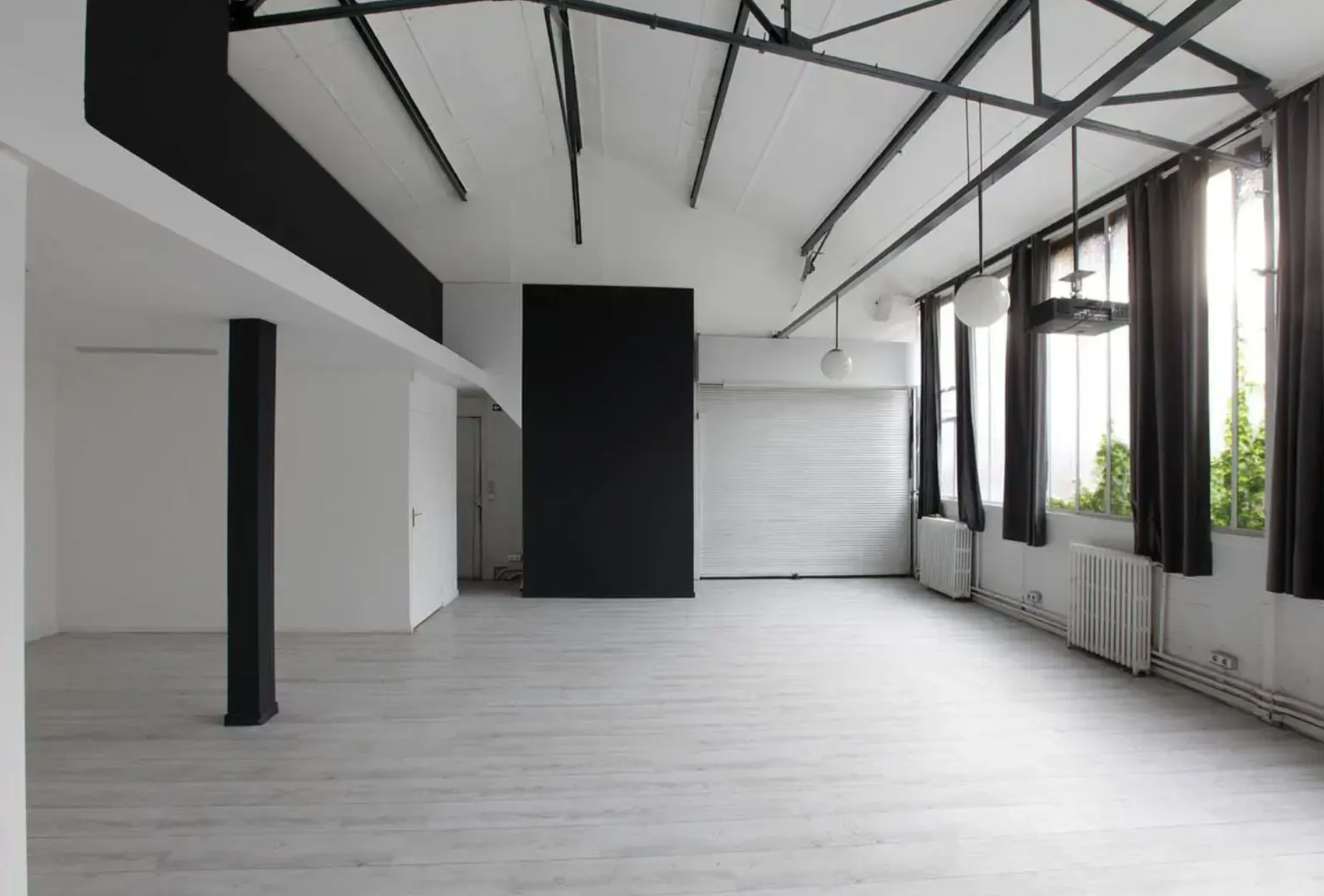 Loft d’Artiste Industriel de 250 m² – Un Écrin Unique pour Vos Projets Image dans , Montreuil, 