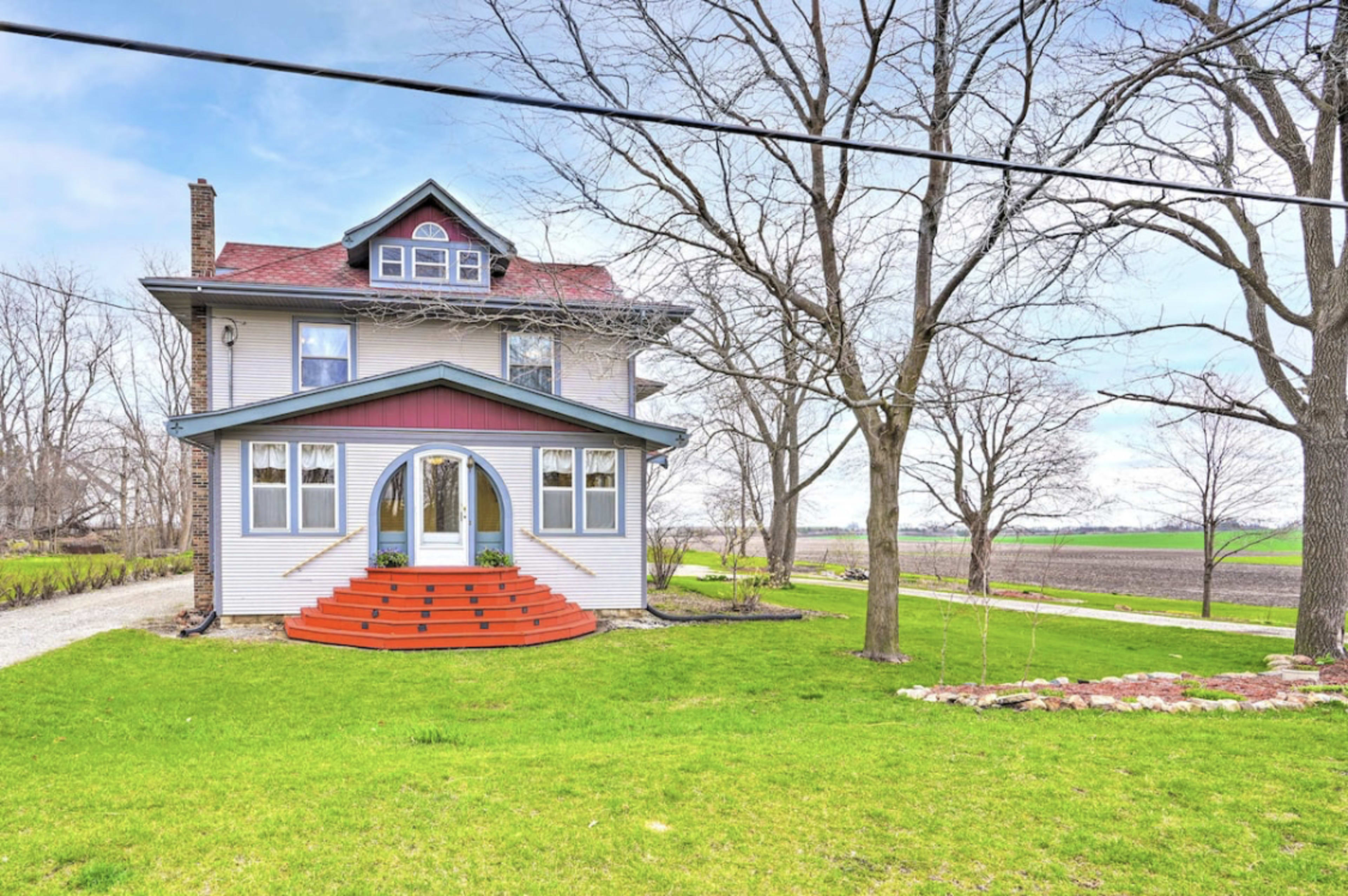 The Orange Haus - The In-Town, Country Retreat Image in Waterloo, Waterloo, IA
