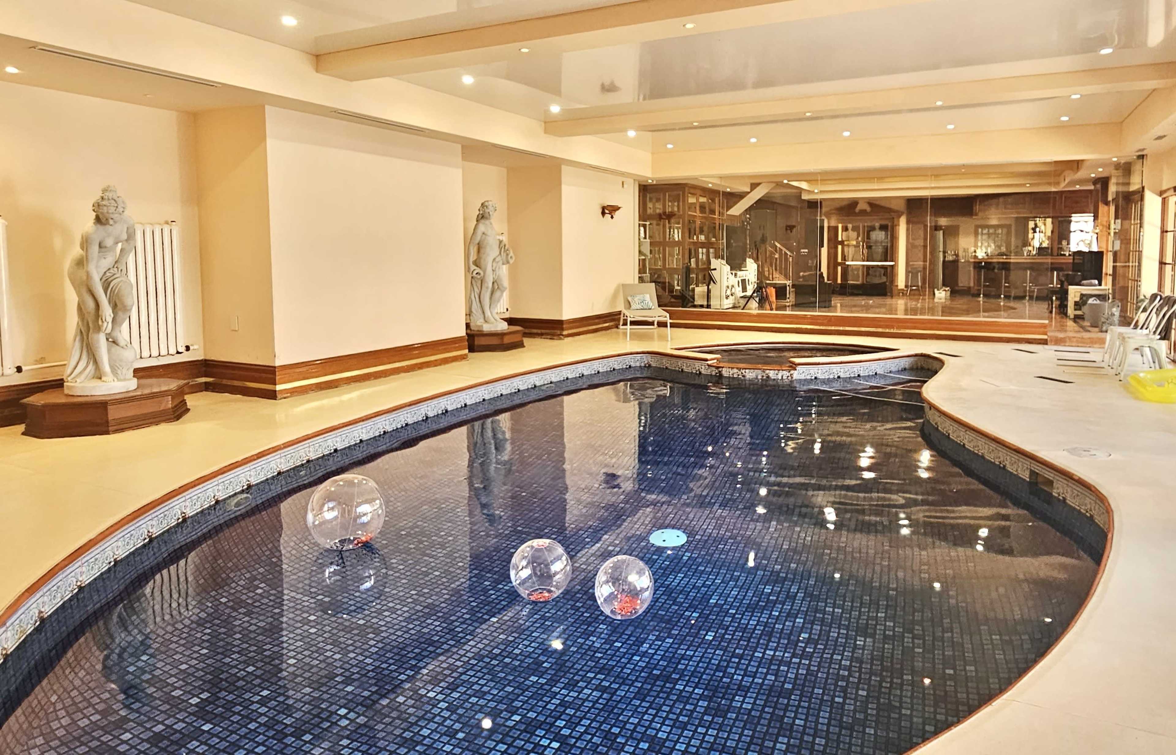Hollywood Film Director's Mansion - Marble Ballroom with Bar, Pool, Tennis Court, Cinema & more Image in Warrandyte, Warrandyte, VIC