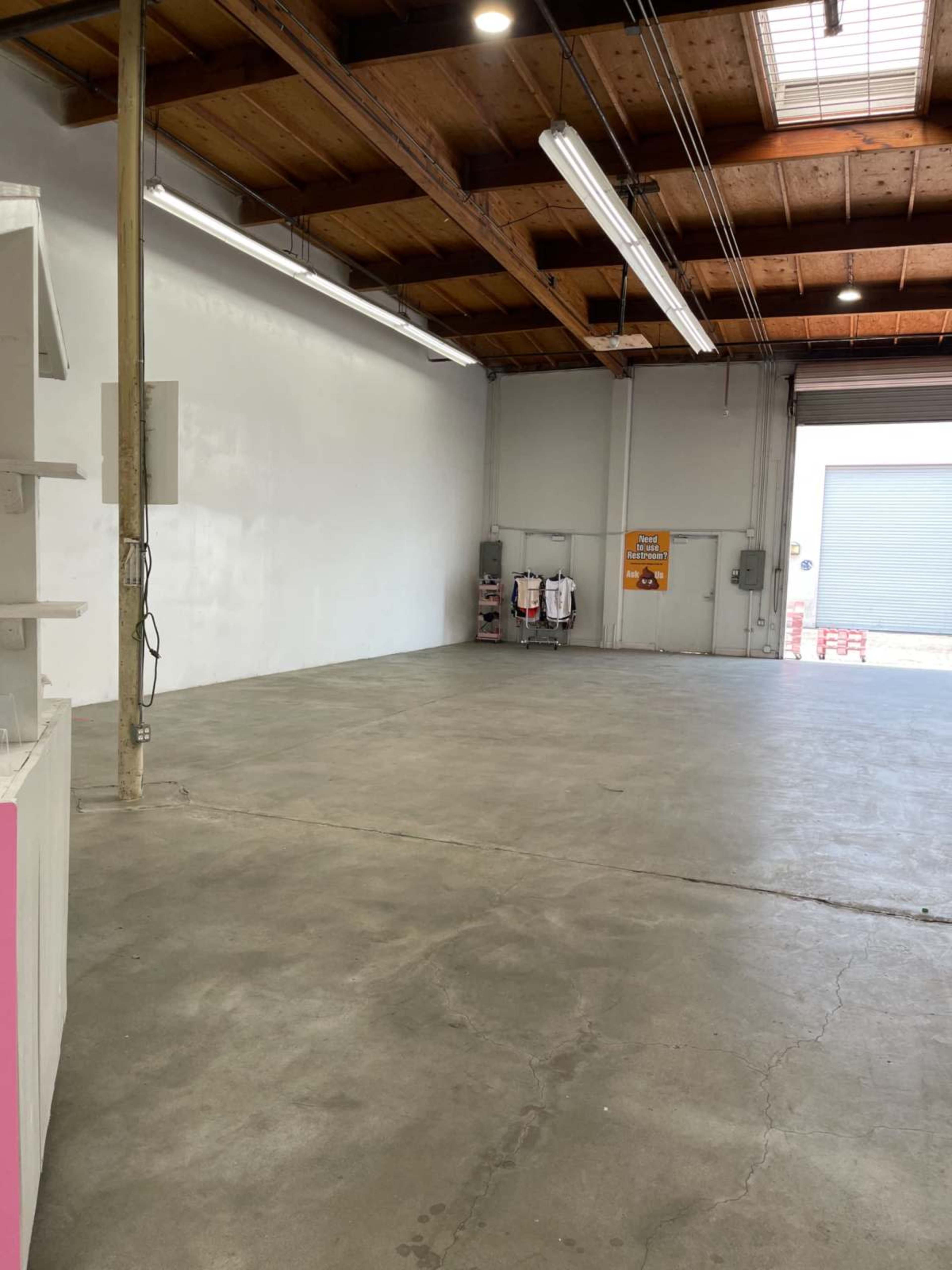 White Warehouse with High Ceilings  Creative Space Image in Cudahy, Cudahy, CA