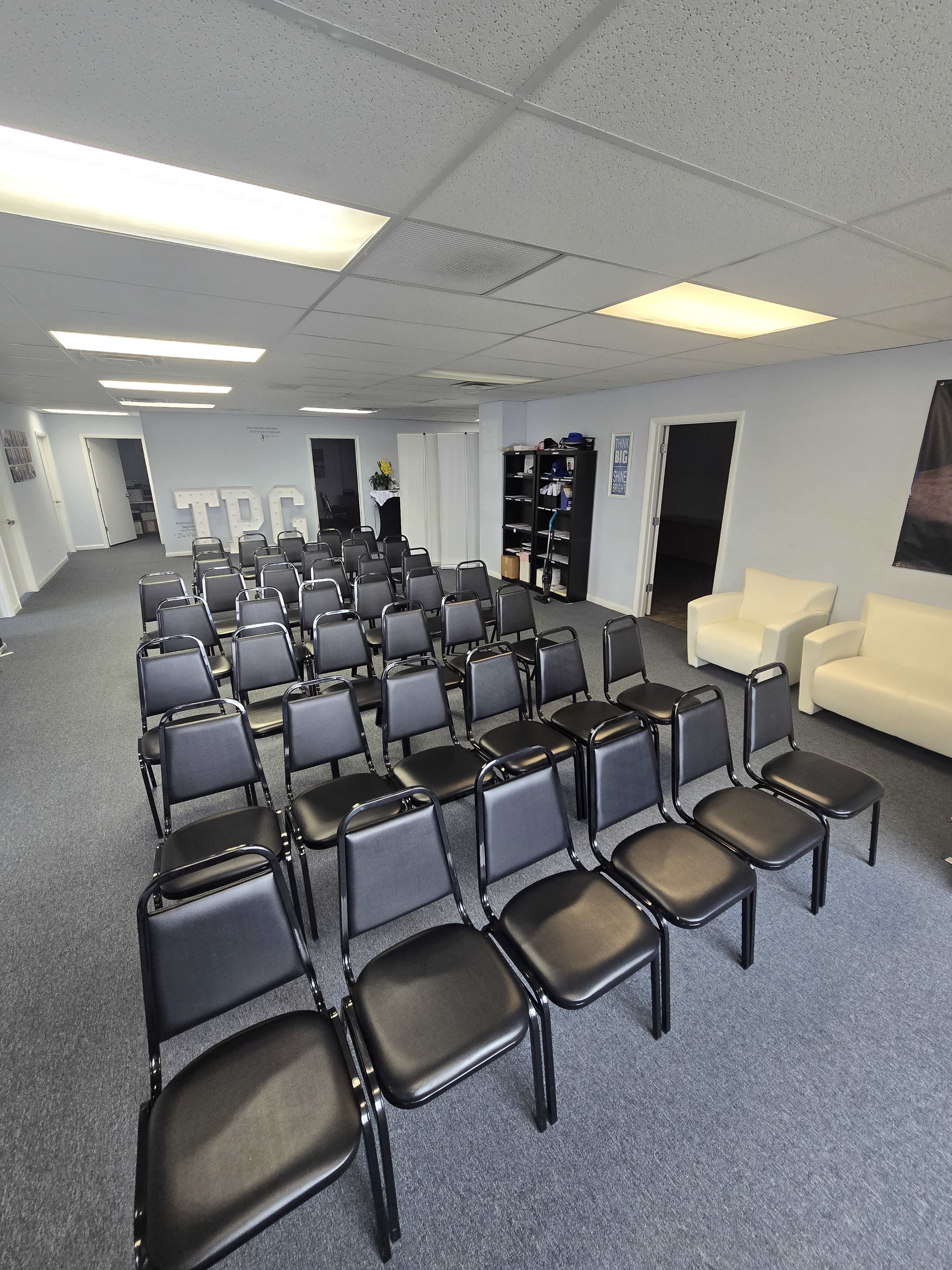 Inspiring Meeting Room Rental: Elevate Your Business Gatherings Image in Greentree, Cherry Hill, NJ