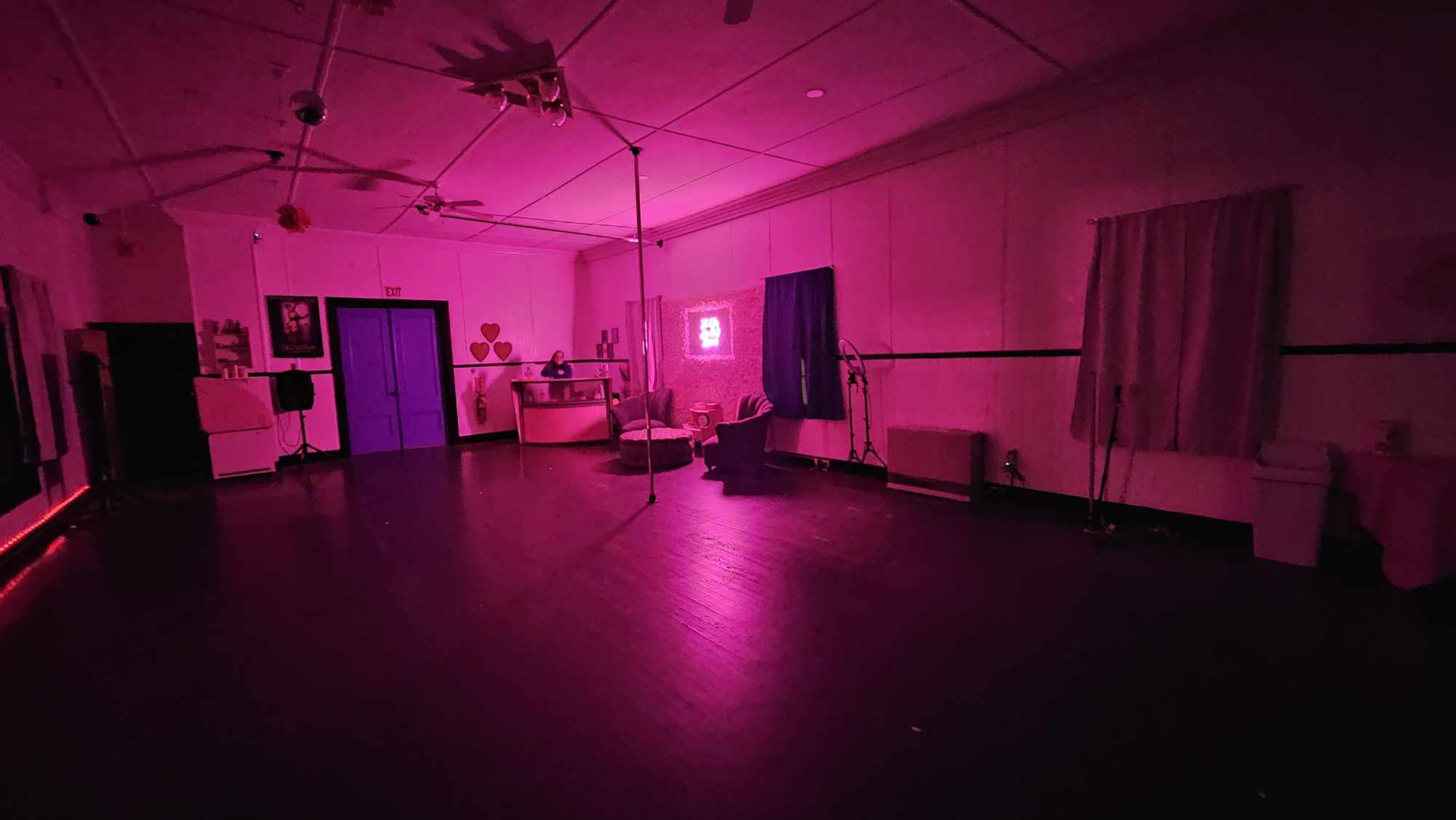 Perfectly Pink Dance studio for videos, photoshoots and classes. Image in Bath, Bath, ME