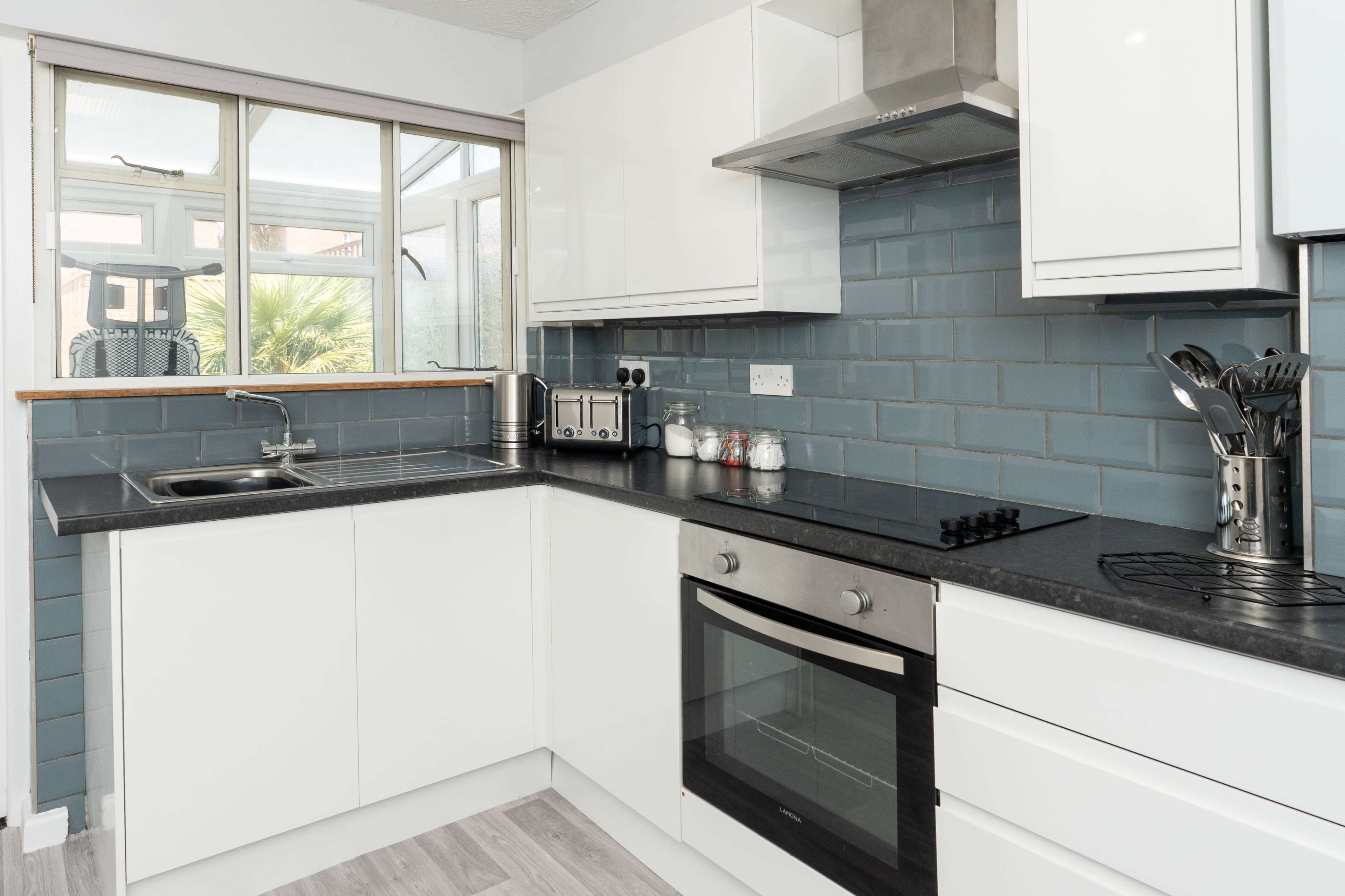 Drayton Manor - 3BR Modern Spacious House - Autumn Special Offer! Image in Drayton, Portsmouth, ENG