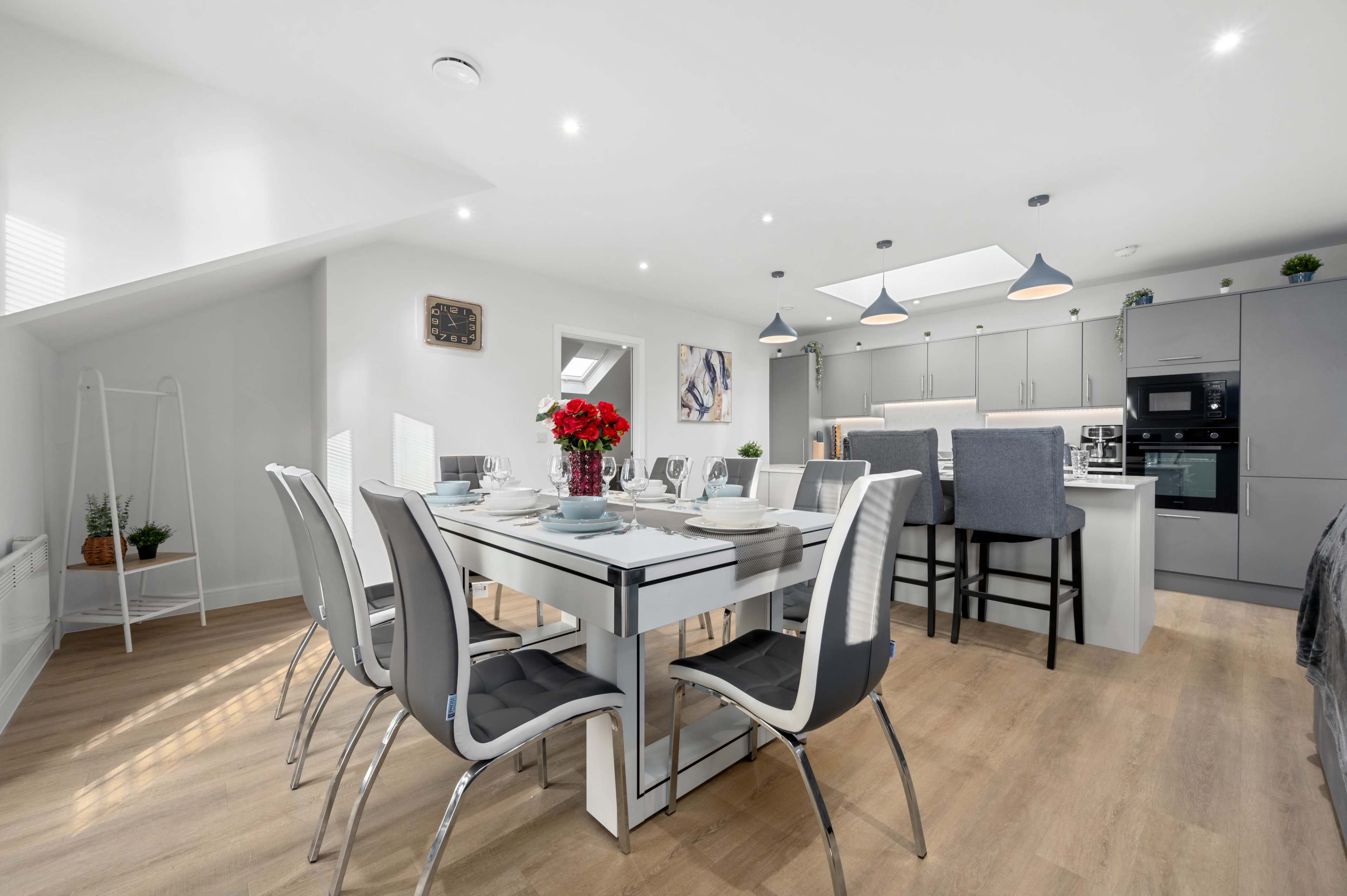 Modern Penthouse with beautiful aesthetic views and amenities Image in Northern Moor, Wythenshawe, ENG