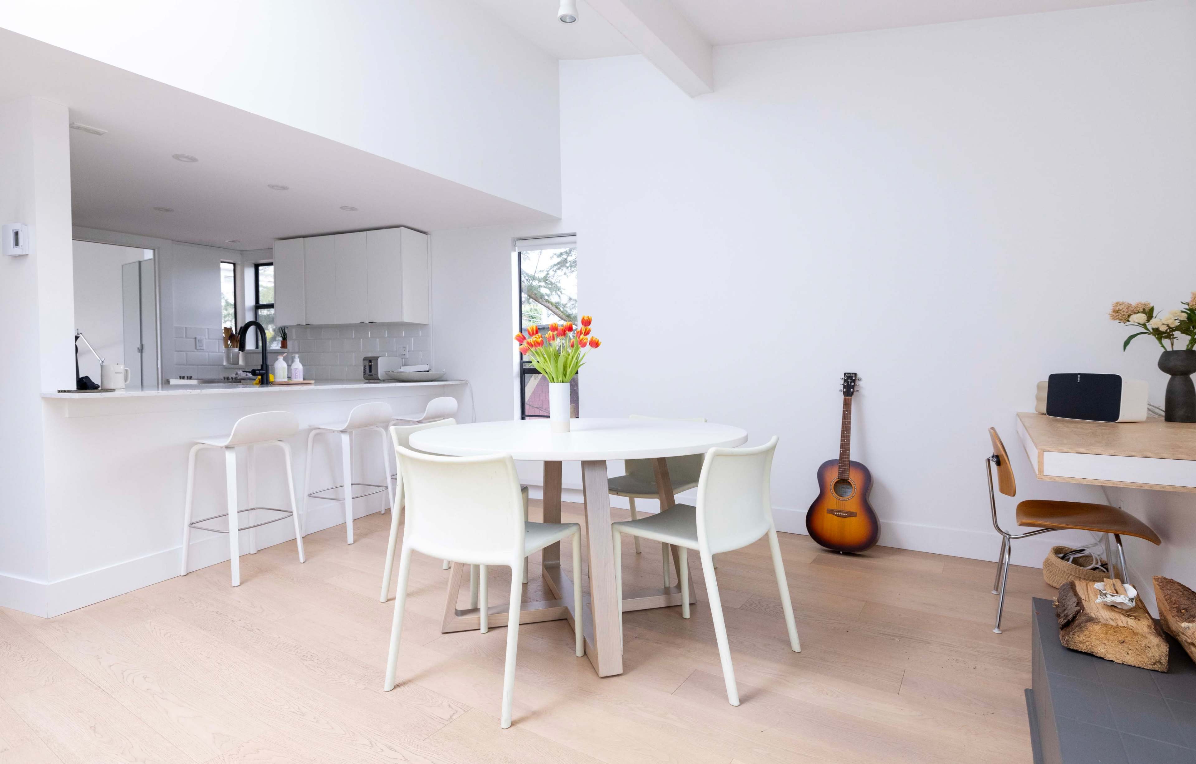 Bright & Airy Kitsilano Loft with Fireplace & Stunning Views Image in West Side, Vancouver, BC