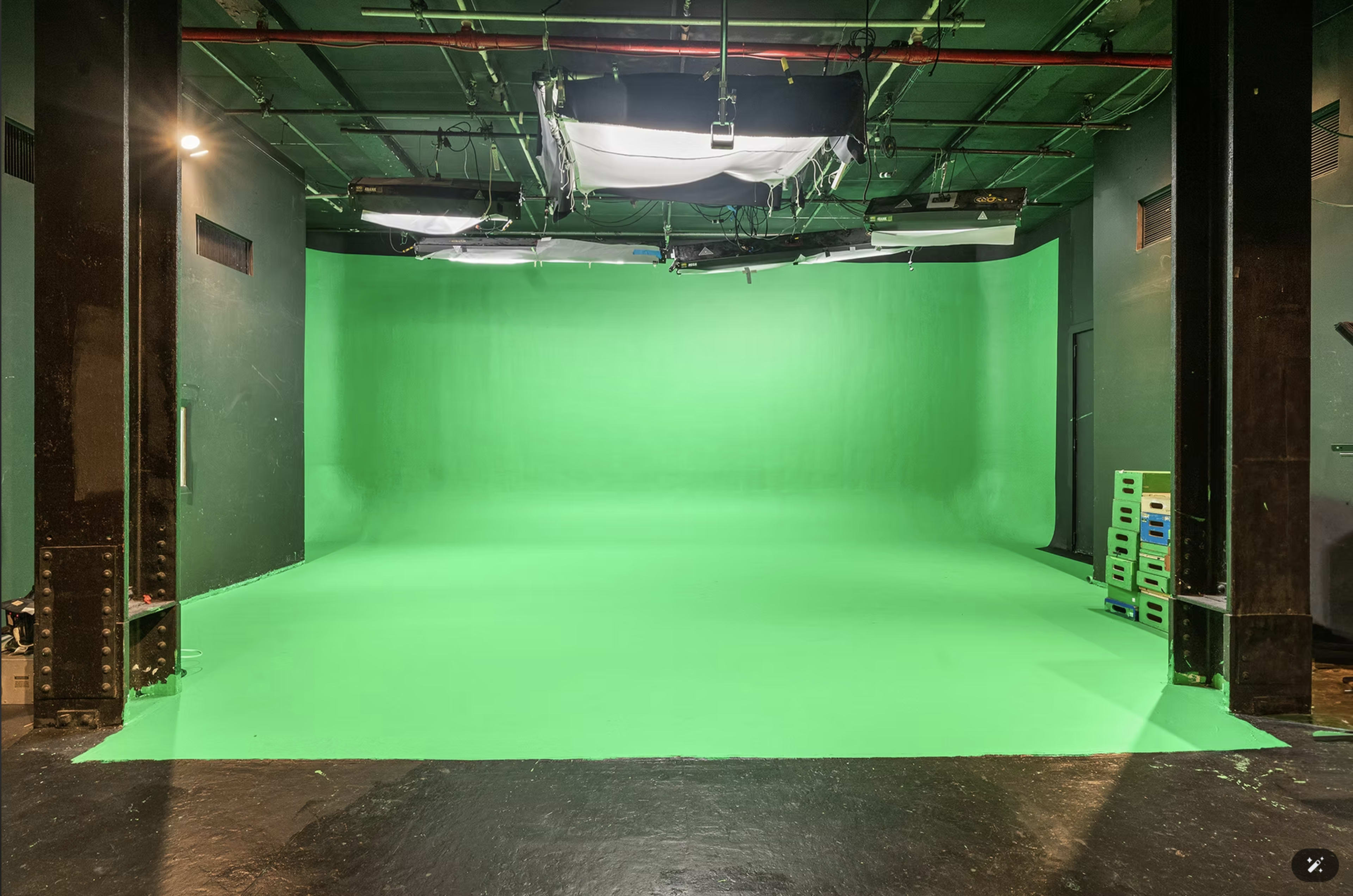 35′×35′ Sound-Proofed Green Screen Stage with Private Greenroom in Midtown NYC Image in Midtown Manhattan, New York, NY