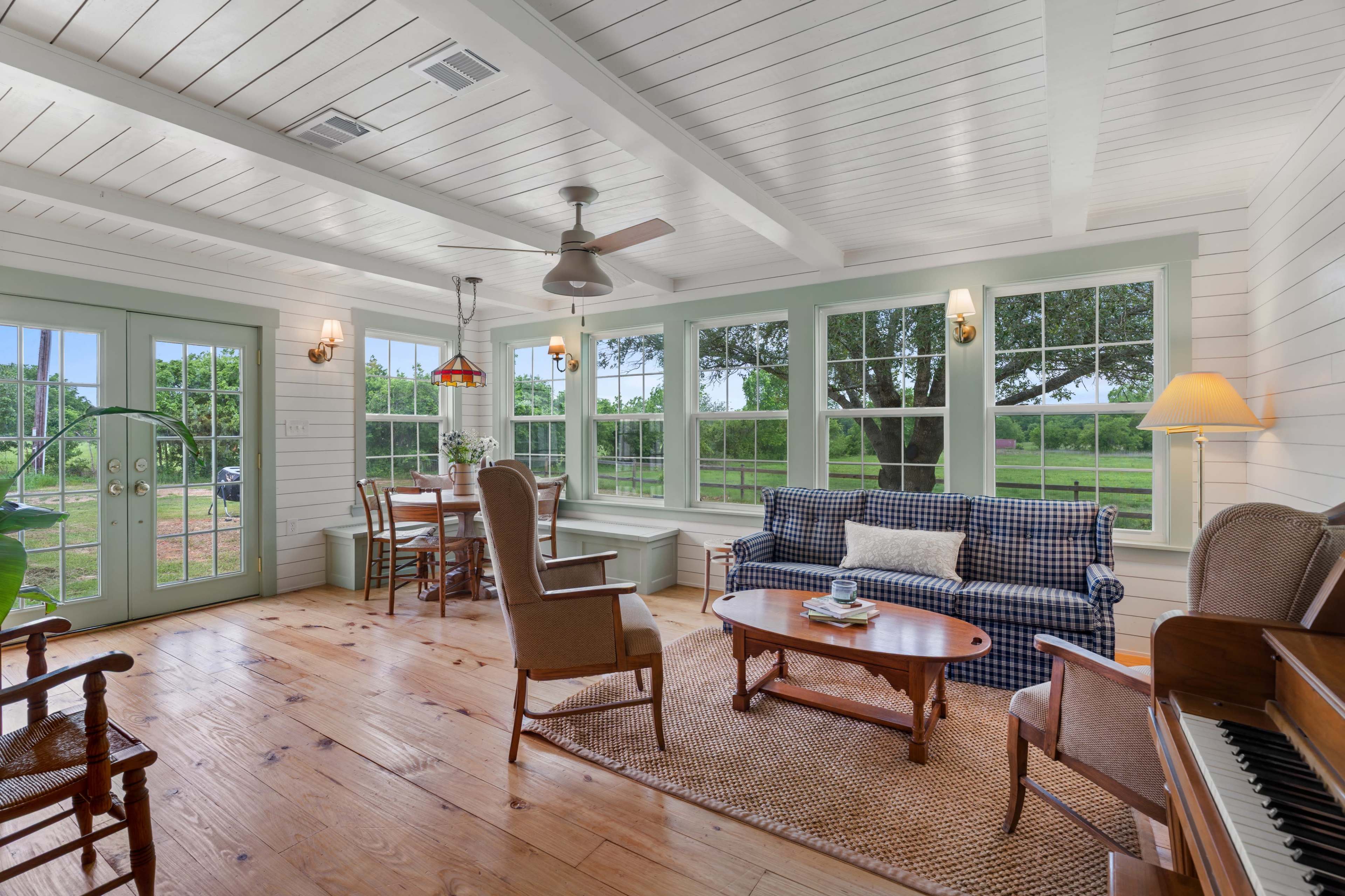 Charming Country Cottage on 8 Acres | Vintage Farmhouse & Scenic Photo Location Image in , Alvarado, TX