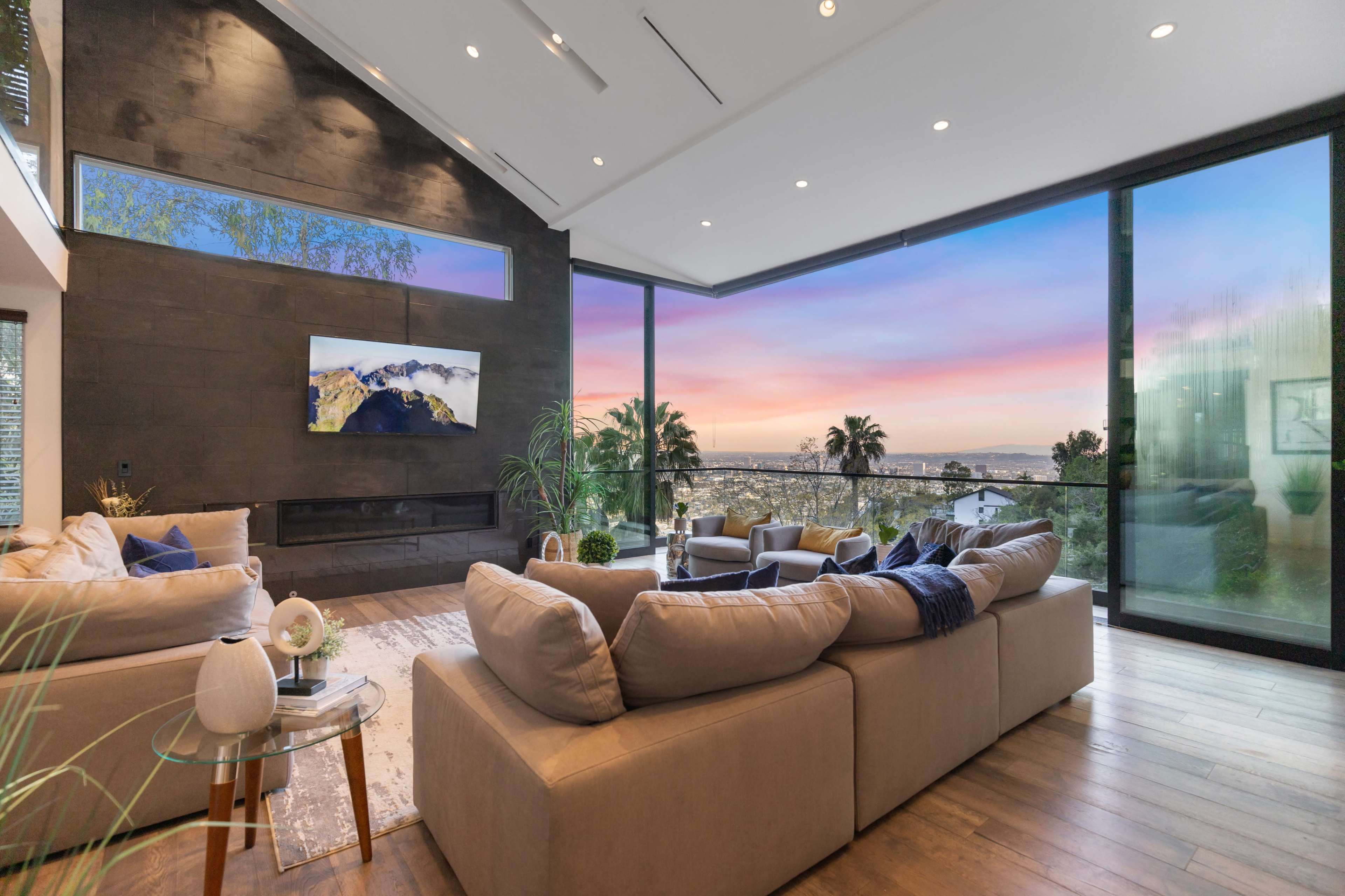 FRANKLIN MODERN RETREAT HILLSIDE SHOWSTOPPER Image in Central LA, Los Angeles, CA