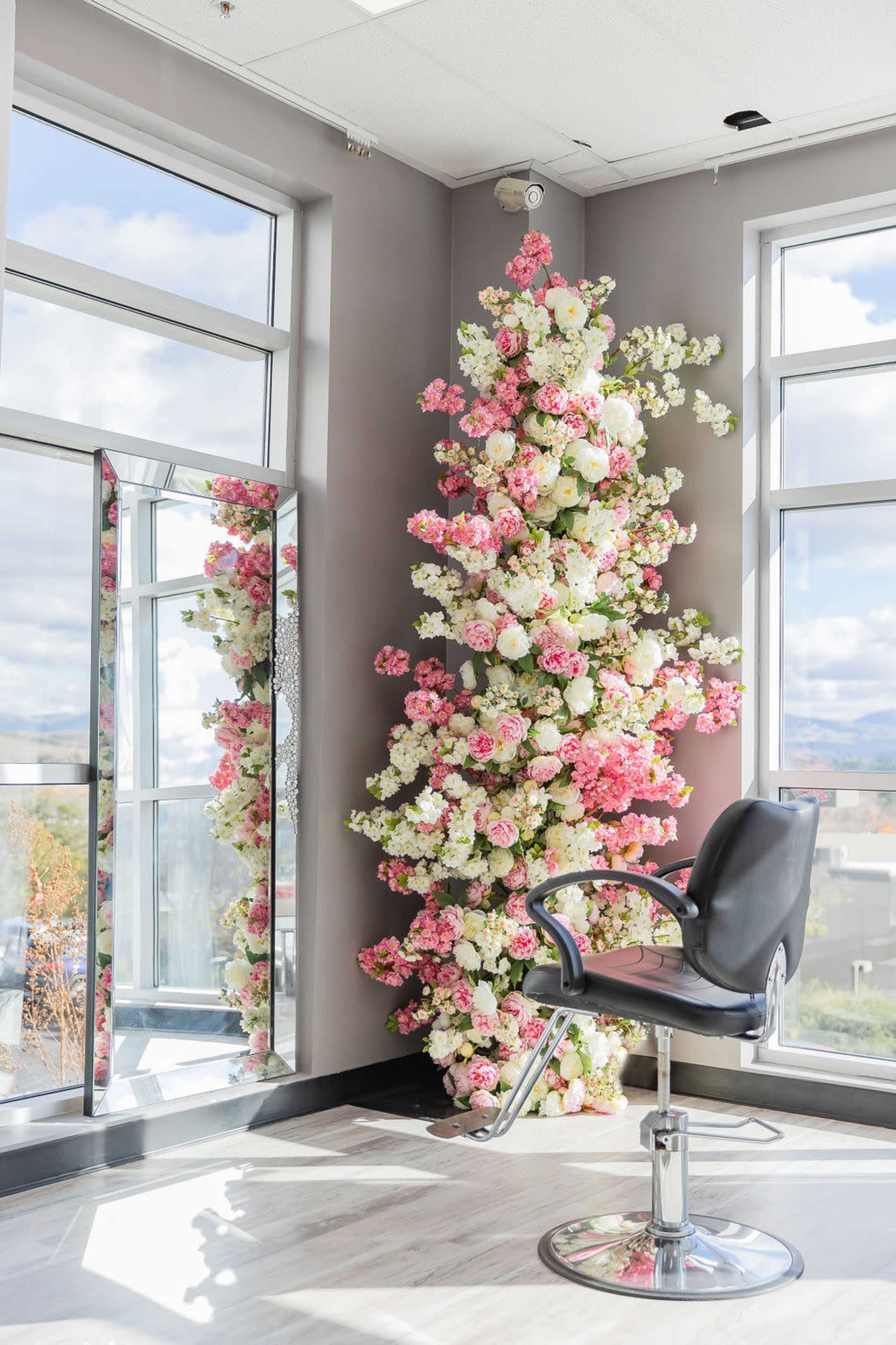 Open Floor Plan Beauty Suite with Livermore Valley View Image in , Livermore, CA