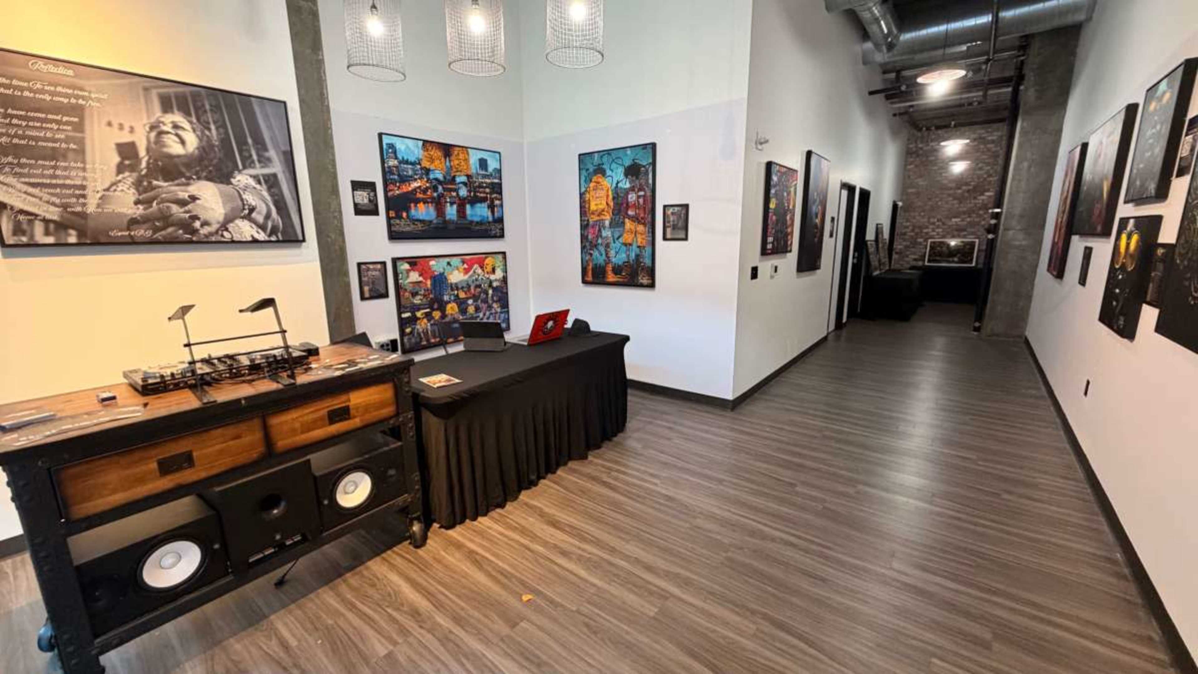 Chic Art Gallery for Intimate Events in Portland’s Pearl District Image in , Portland, OR