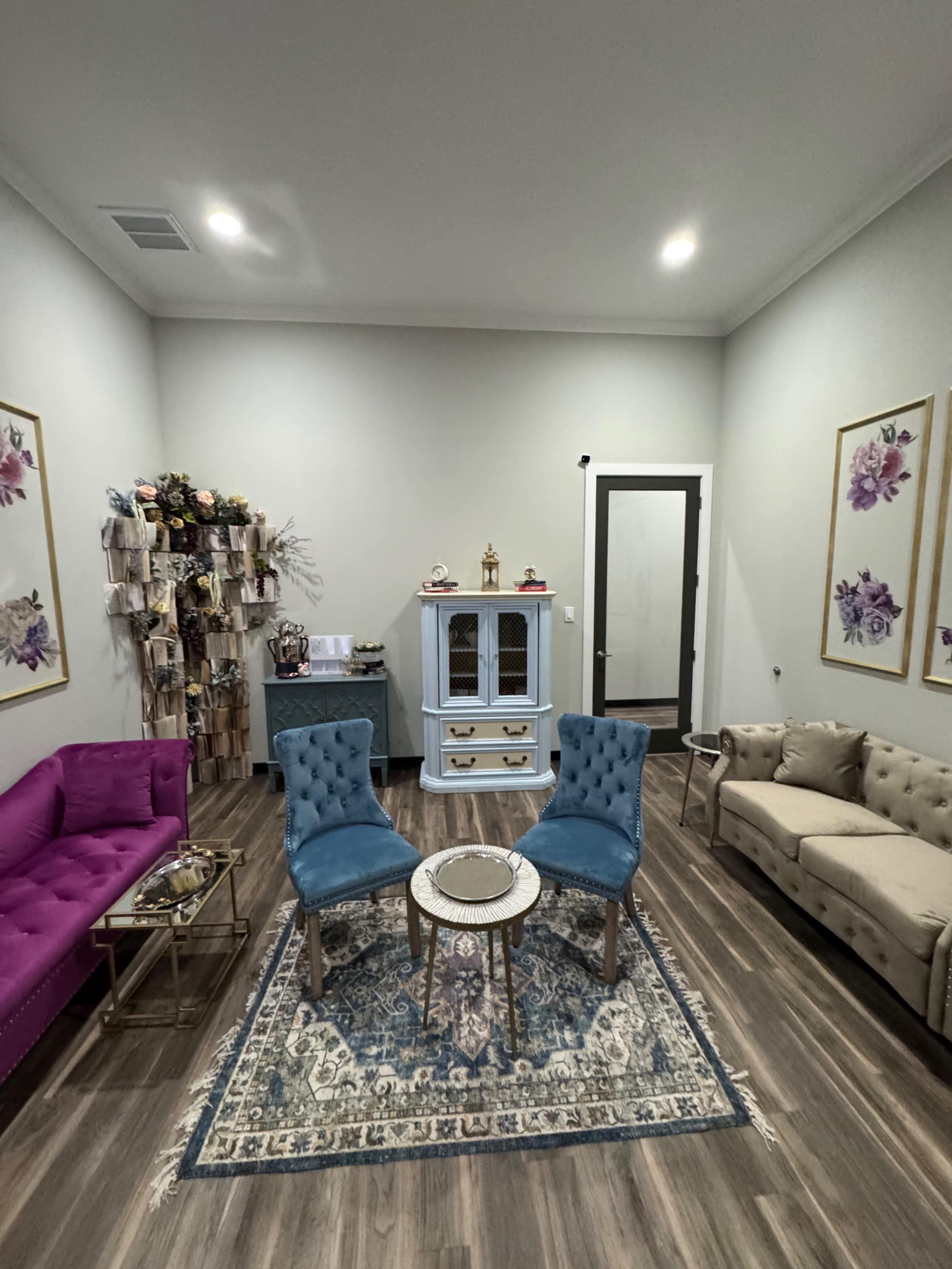 Picturesque and Dainty Tea Lounge Image in , Magnolia, TX