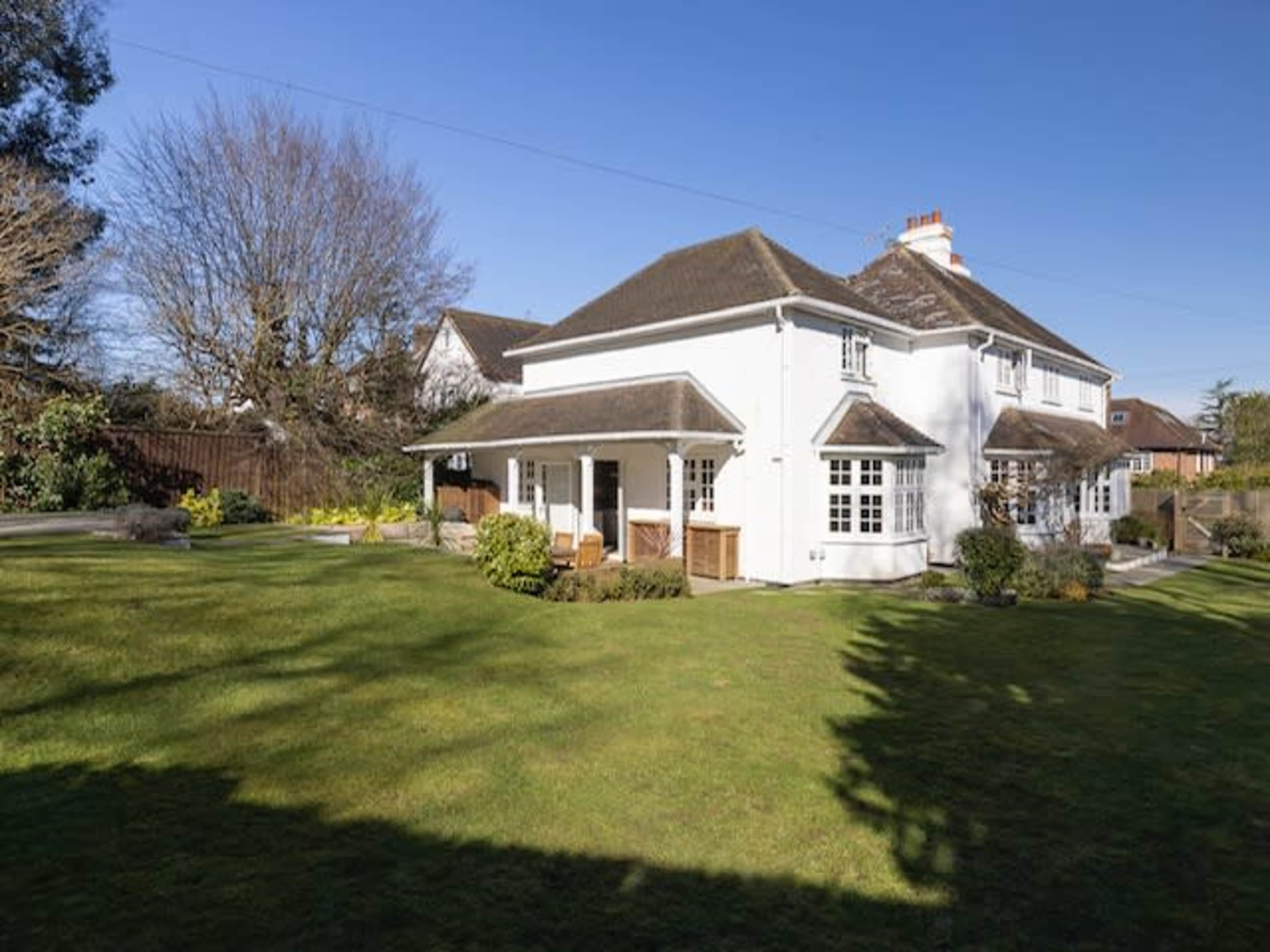 Detached Edwardian Home with outdoor pool in a picturesque garden Image in Berkhamsted, Berkhamsted, ENG