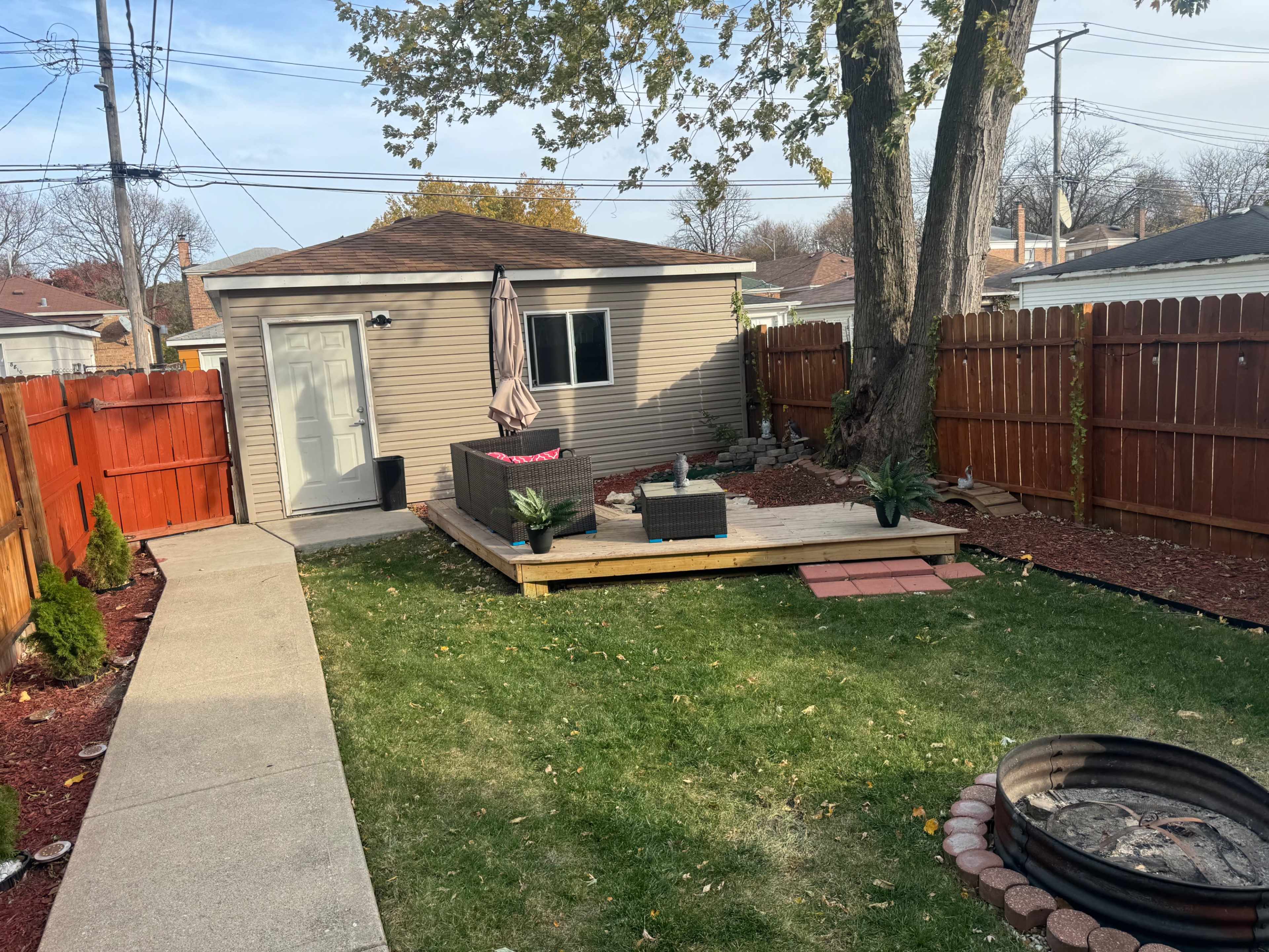 Cozy and spacious 4 bedroom house, 3 floors, fireplace, with pond in the back yard Image in South Side, Chicago, IL