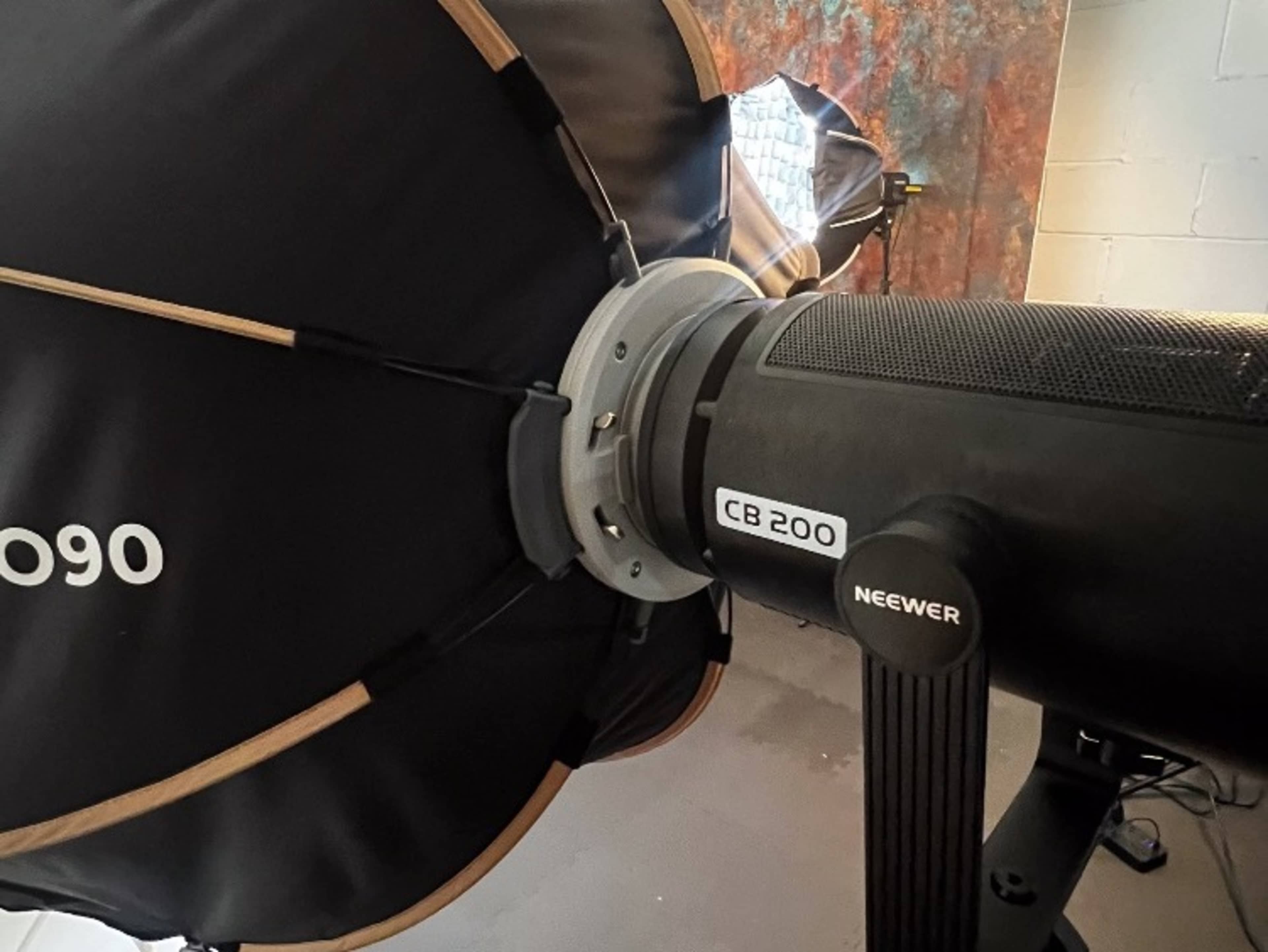 NEEWER VIDEO RGB LIGHT WITH SOFTBOX