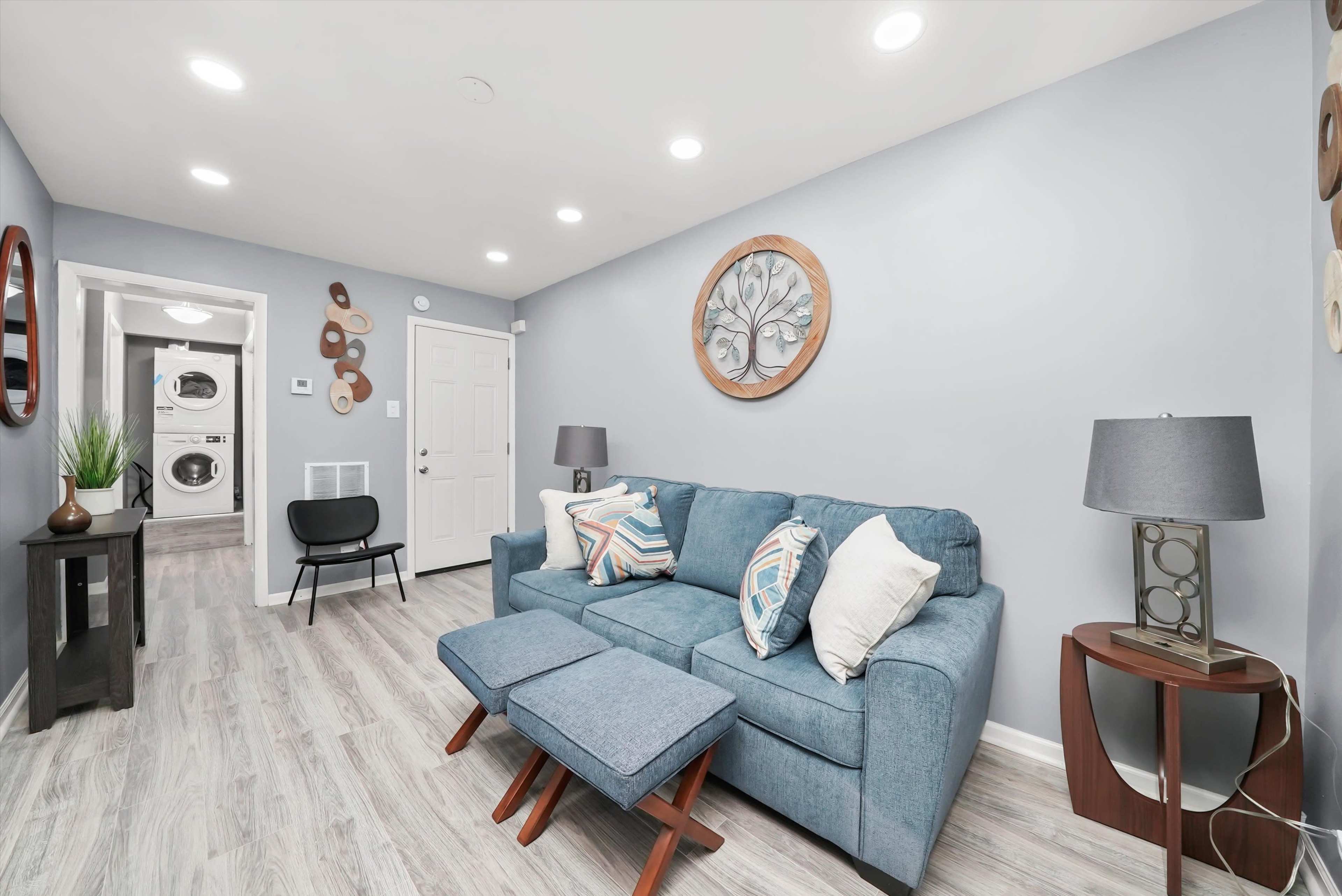 Woodlawn Oasis: Book Your Lake Shore Retreat Today! Image in Woodlawn, Chicago, IL