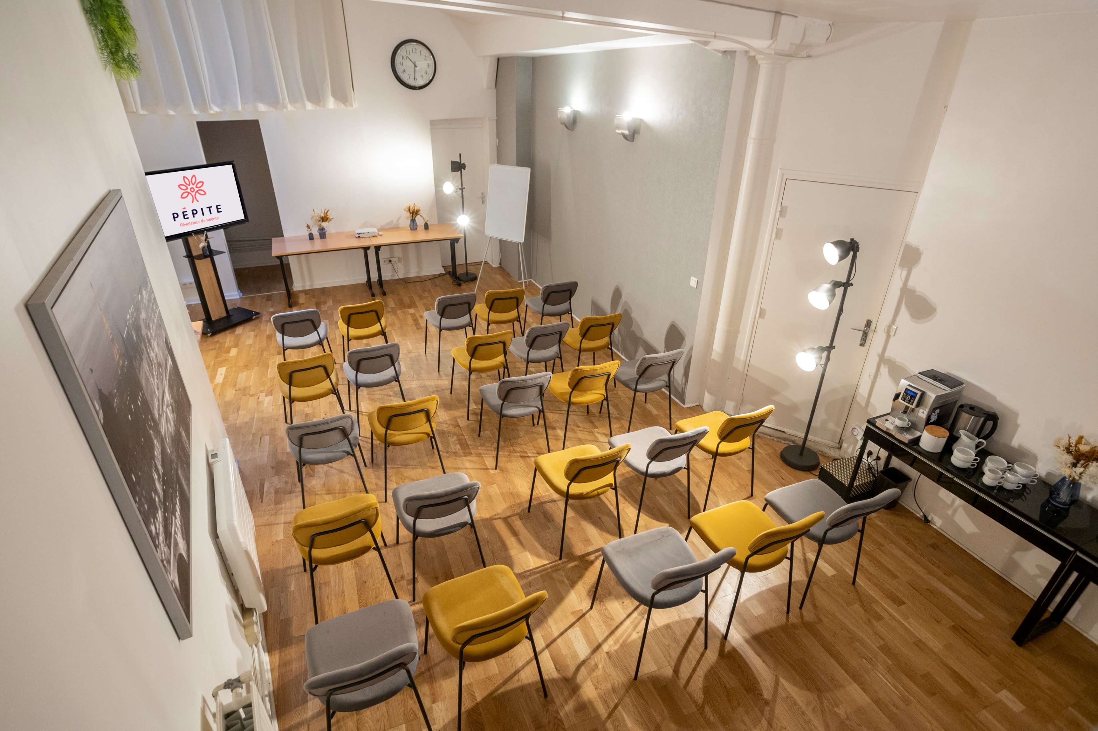 Superbe salle calme dans l'hyper centre de Paris Image in Monnaie, Paris