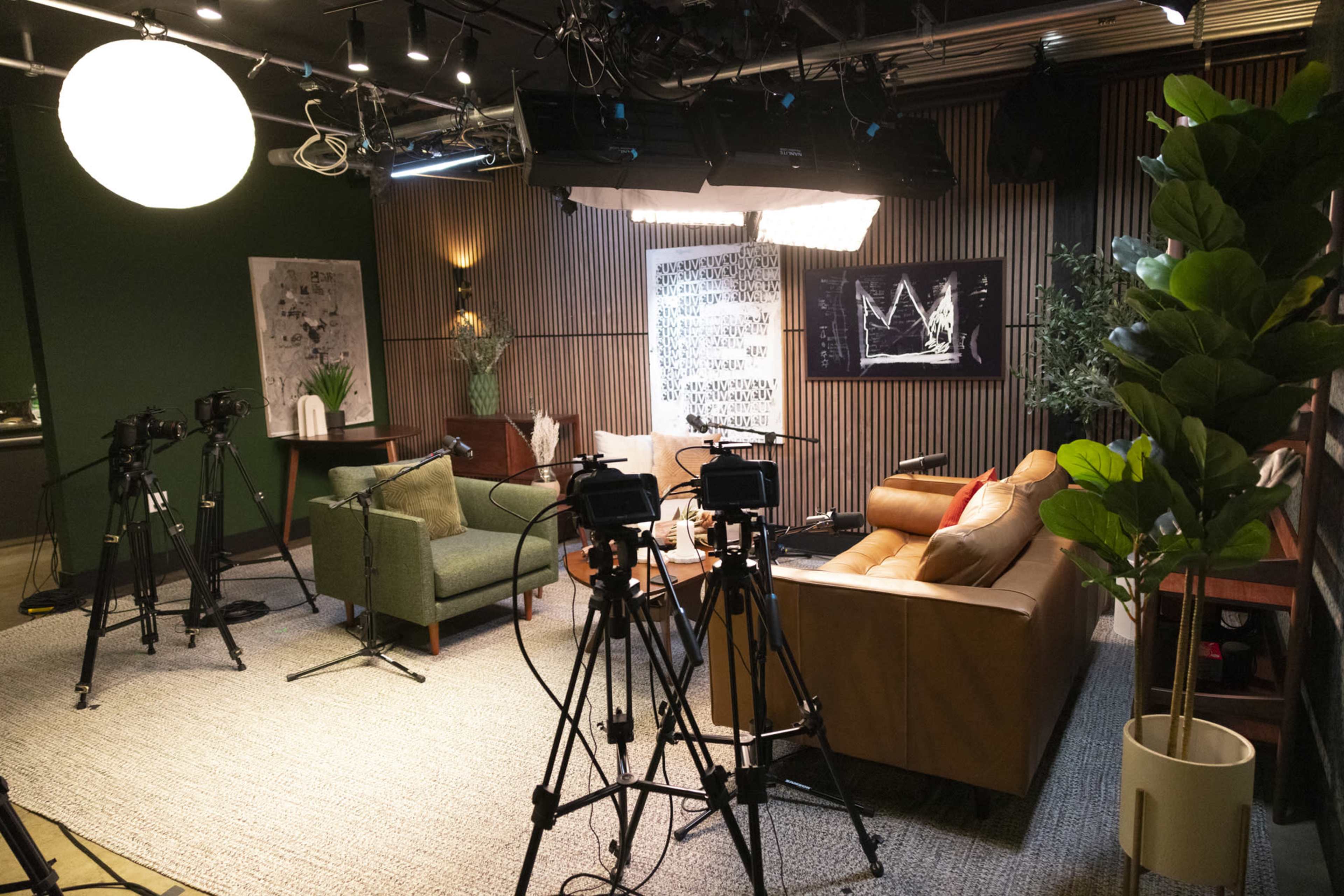 Pre-Lit, Luxe Podcast Studio with Engineer and Equipment (6K BlackMagic Cameras, Shure SM7B Mics, Custom Lighting) Image in Tropico, Glendale, CA