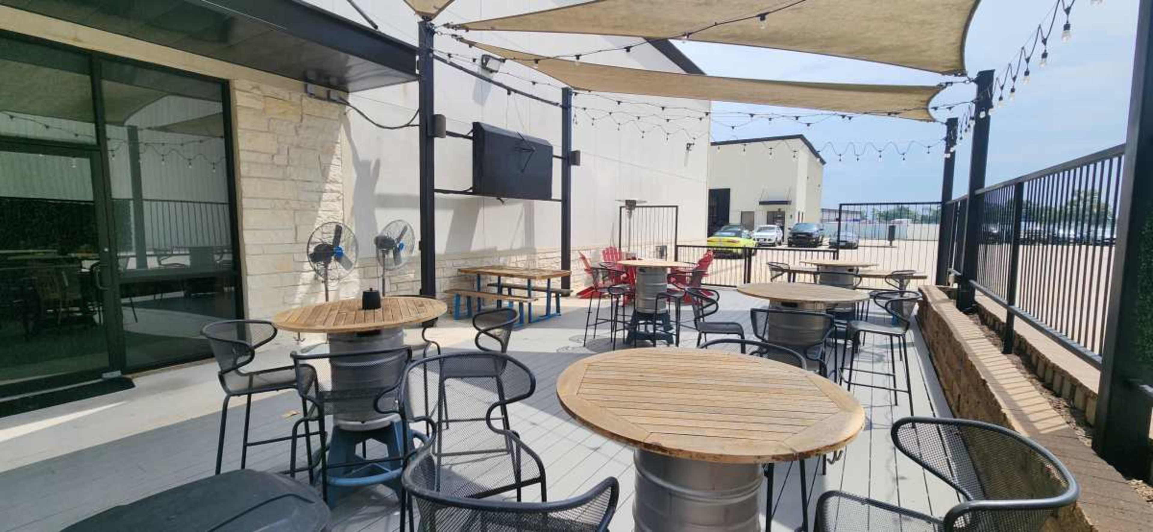 Convenient space with outdoor area available during weekends and weekdays Image in Houston, Houston, TX