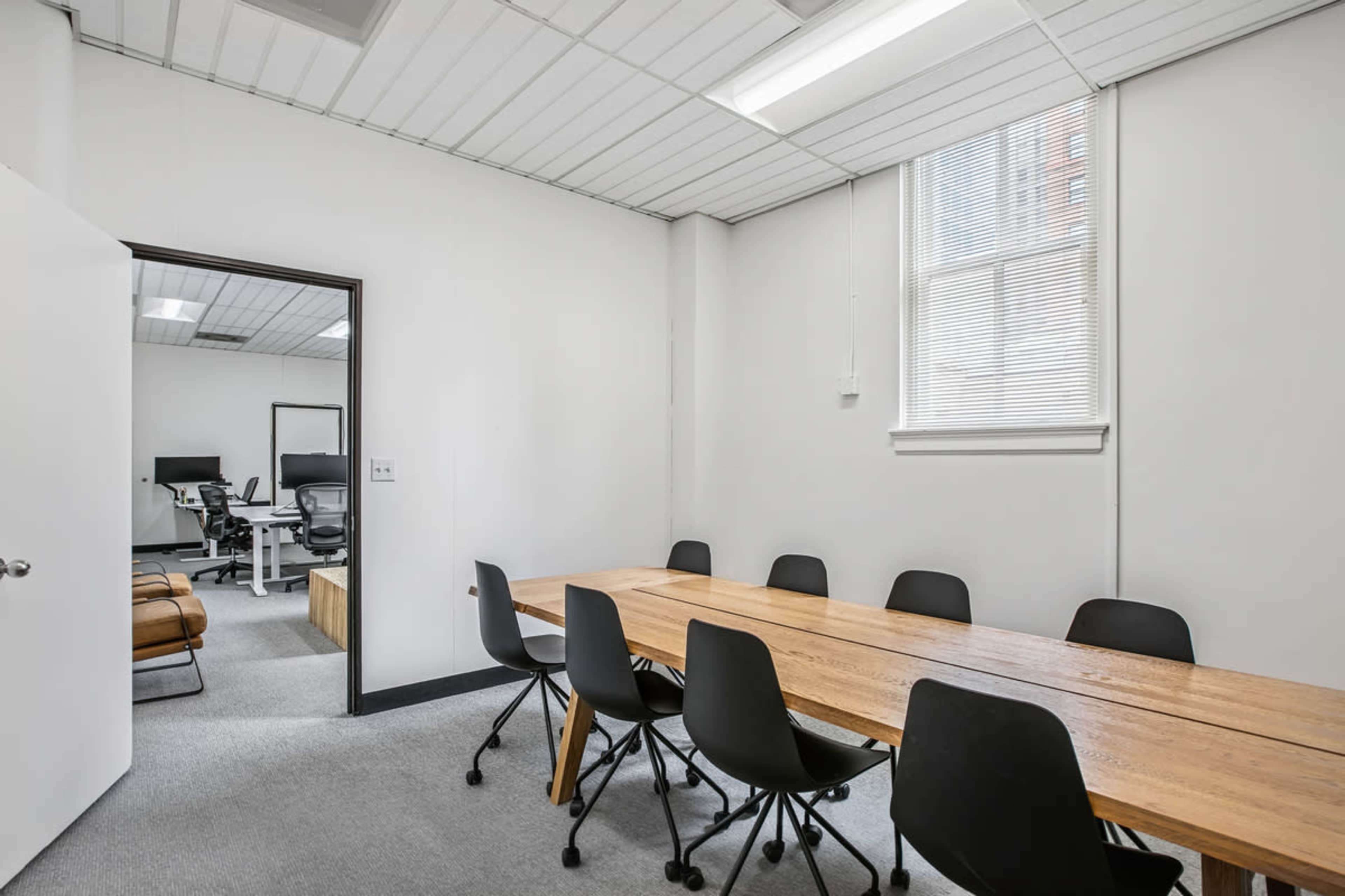 Beatiful Meeting Room with Natural Light Image in Union Square, San Francisco, CA