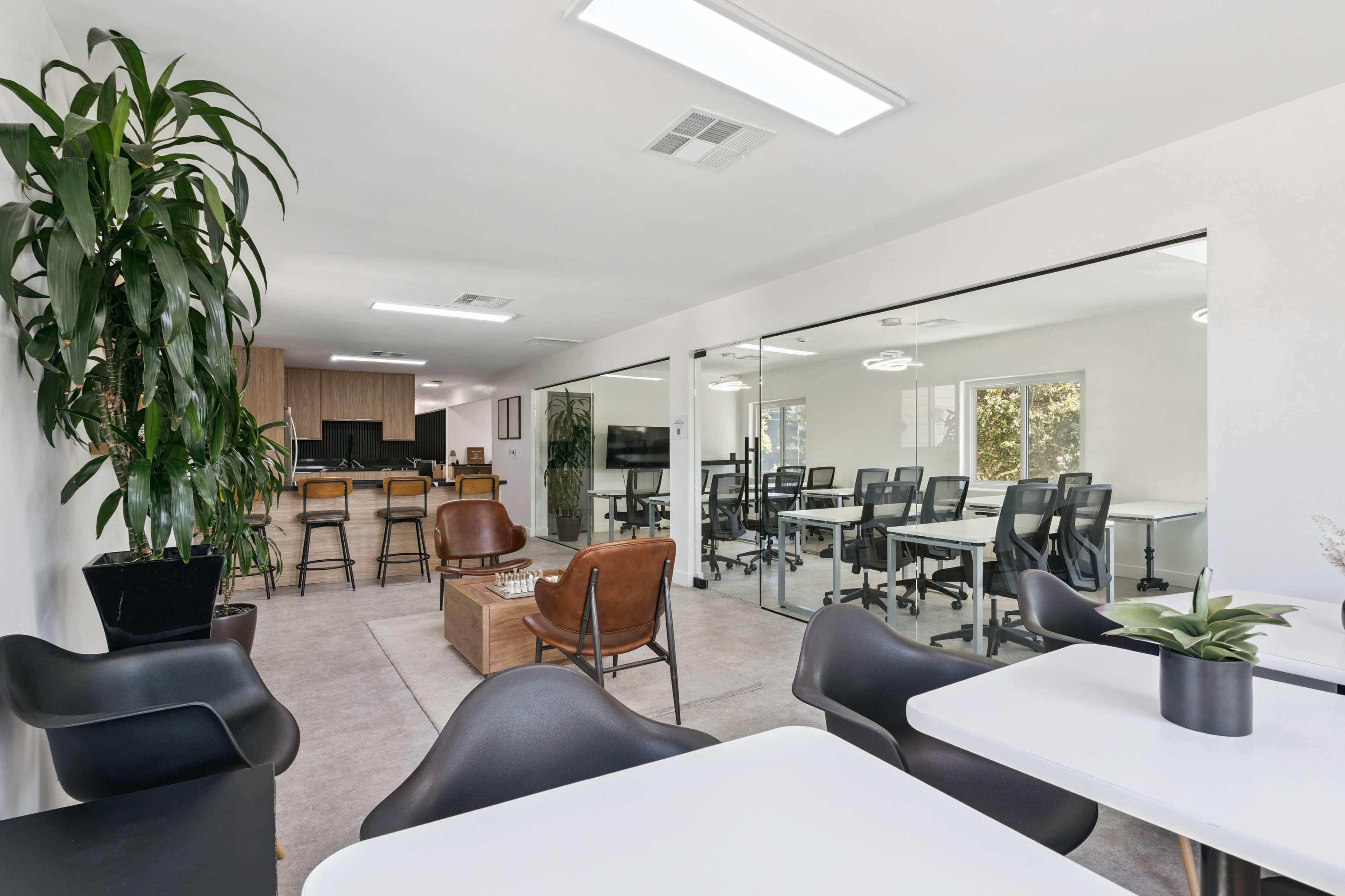 Burbank Modern Office Space – Film/Photo Shoot Ready Image in Burbank, Burbank, CA