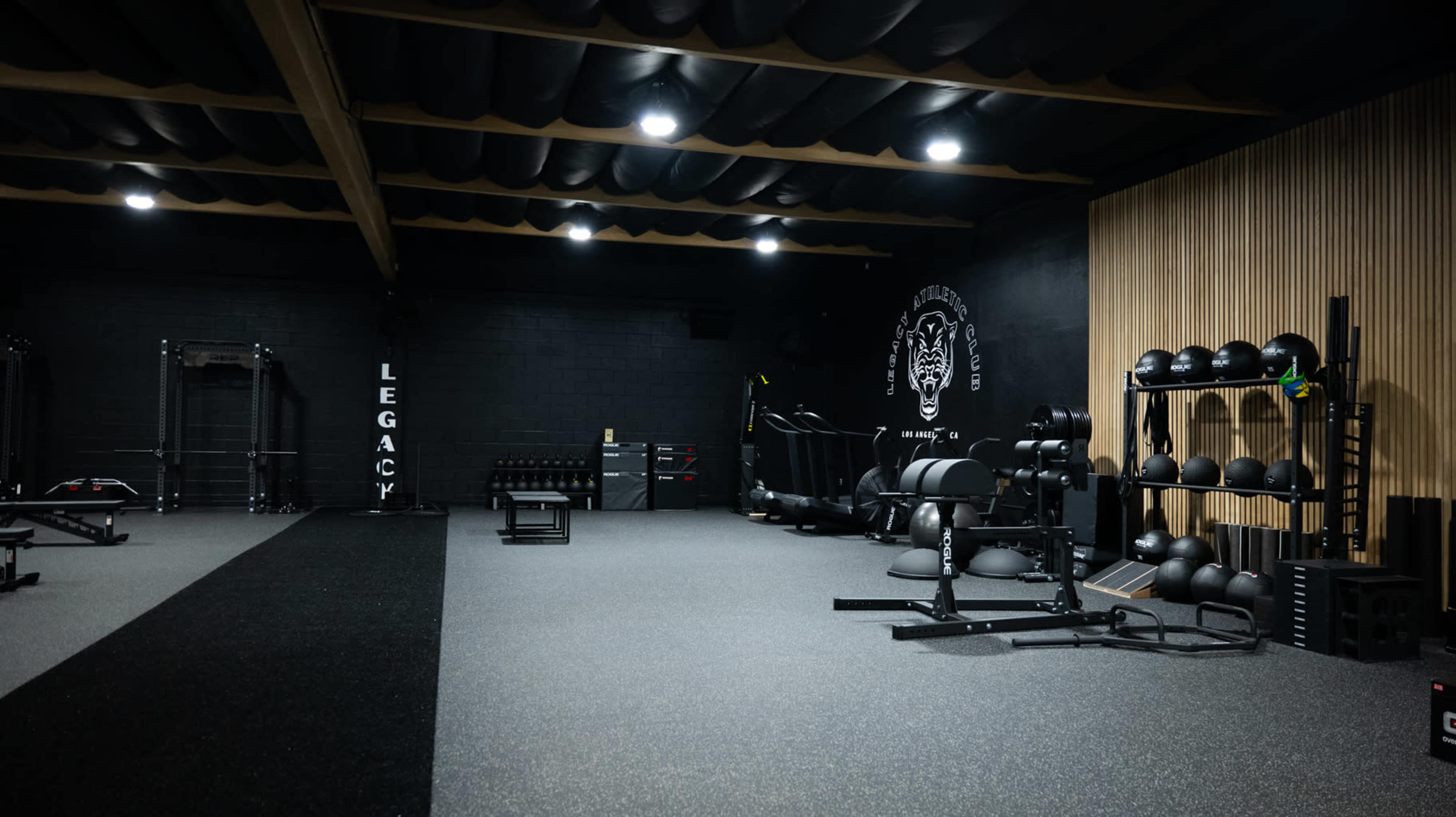 Ascetically pleasing gym with the perfect look for your content needs! Image in Valley Glen, North Hollywood, CA