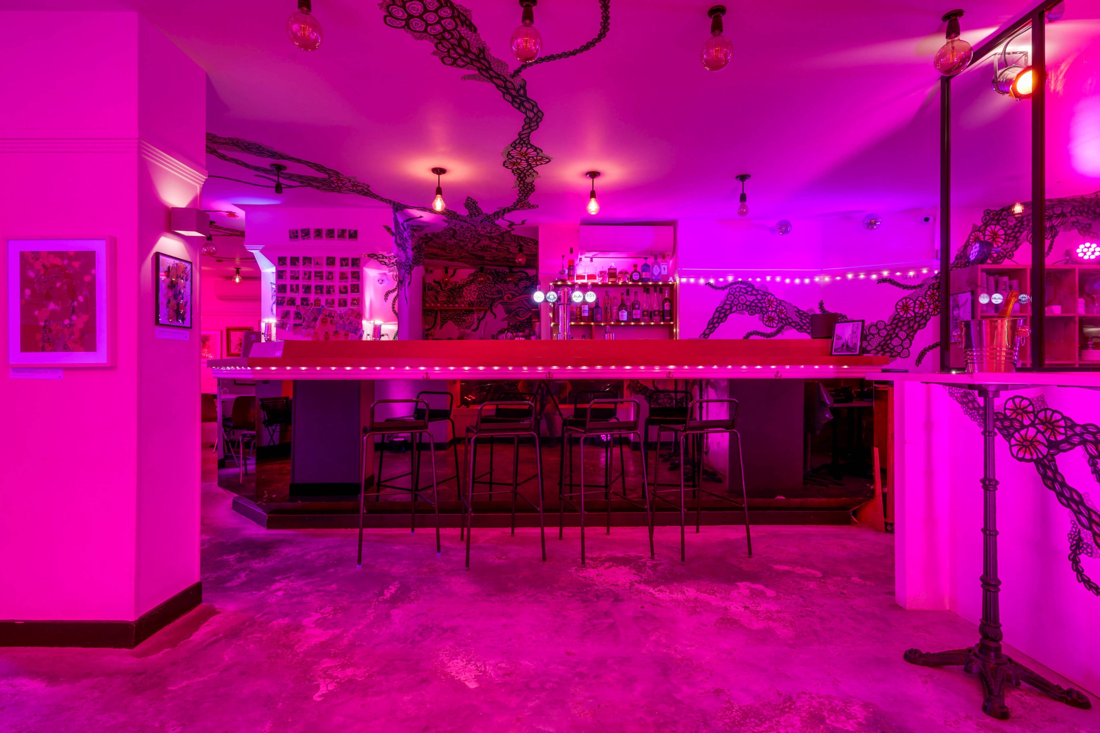 Restaurant Artistique & Bar ambiance Lounge avec cave voûtée ♥️ Image dans Montmartre, Paris, 