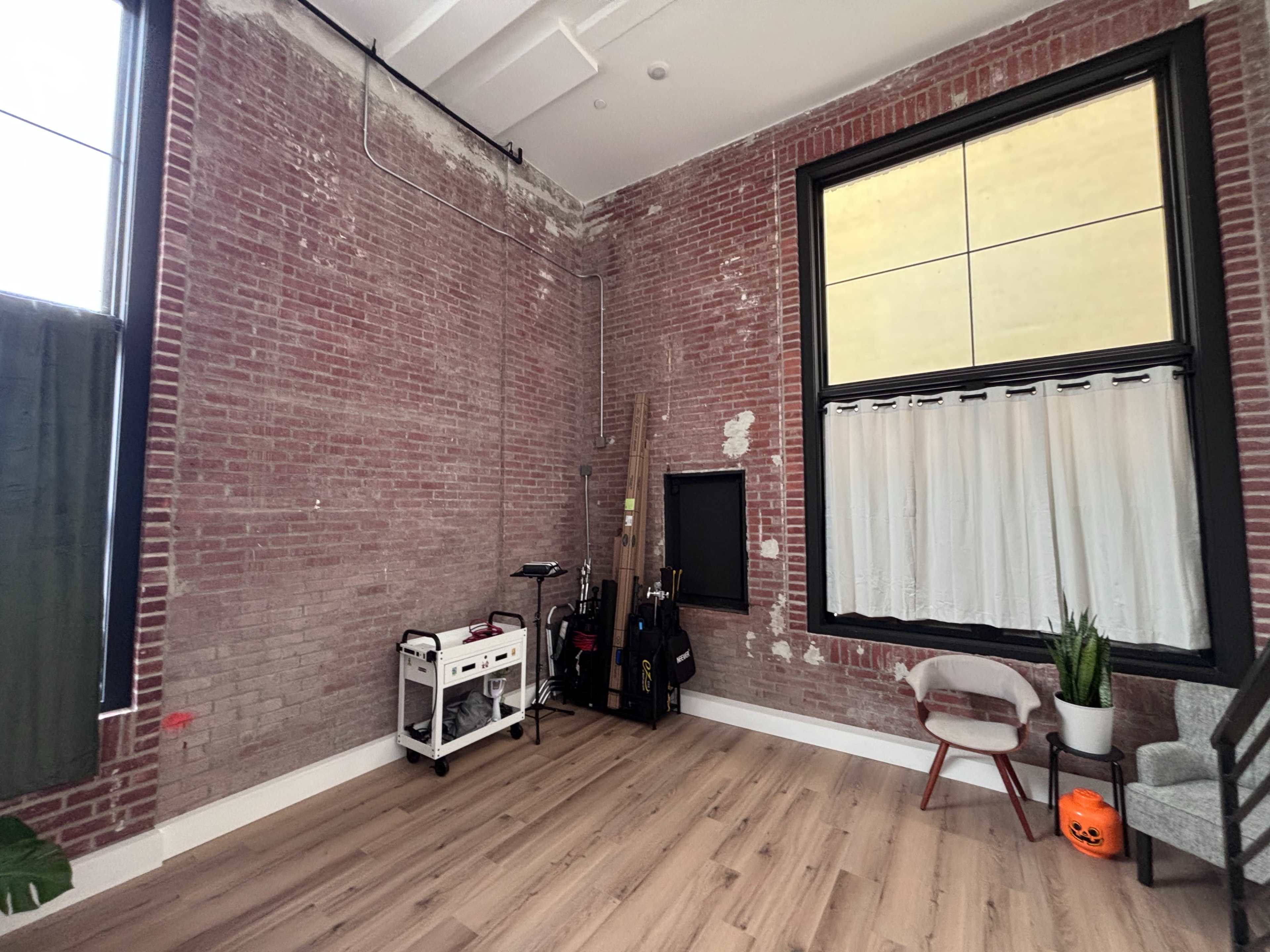 Loft with exposed brick and high ceilings Image in Dickinson Narrows, Philadelphia, PA