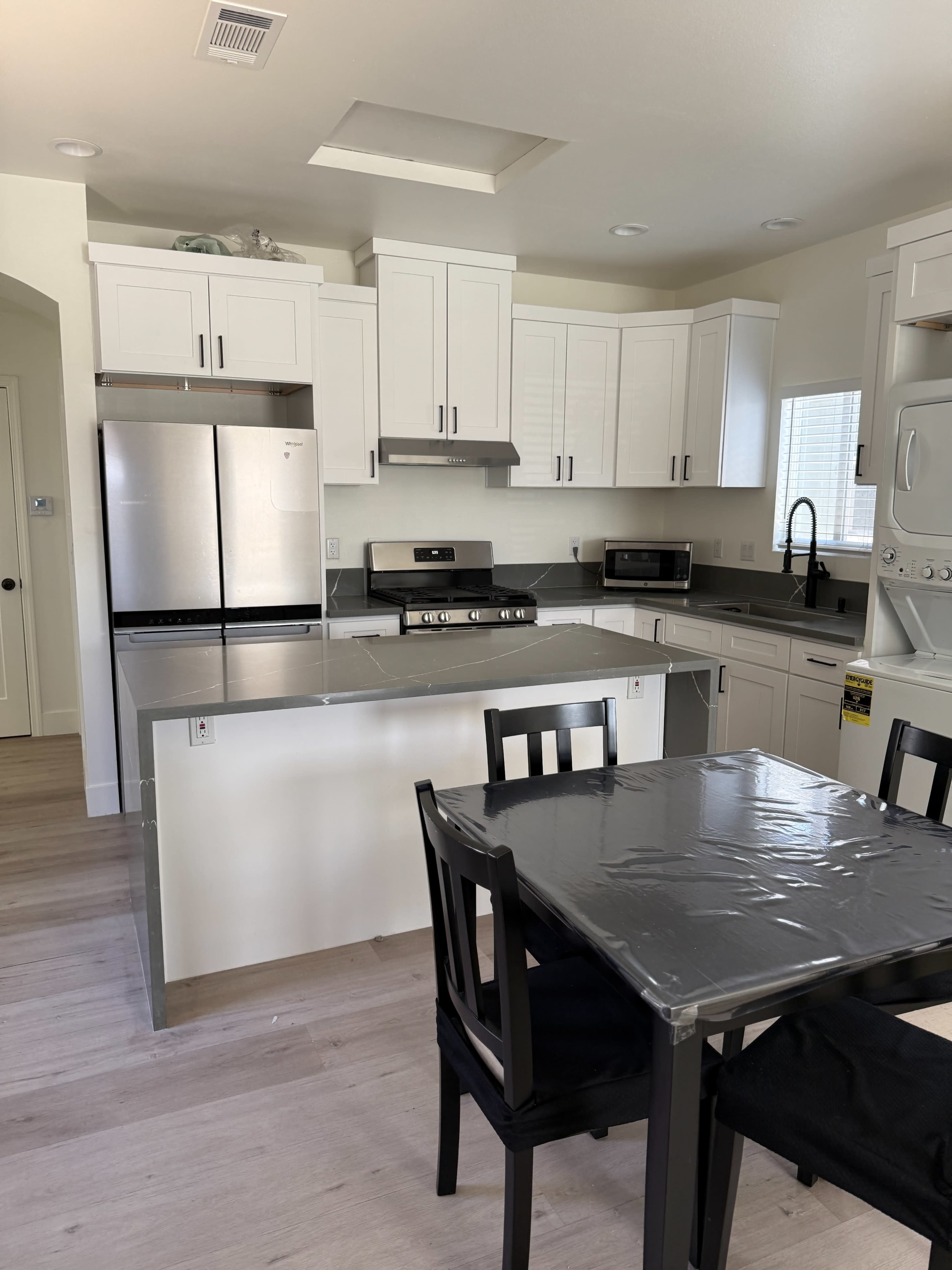 Modern Comfy Home with big Kitchen Space Image in Garden Grove, Garden Grove, CA