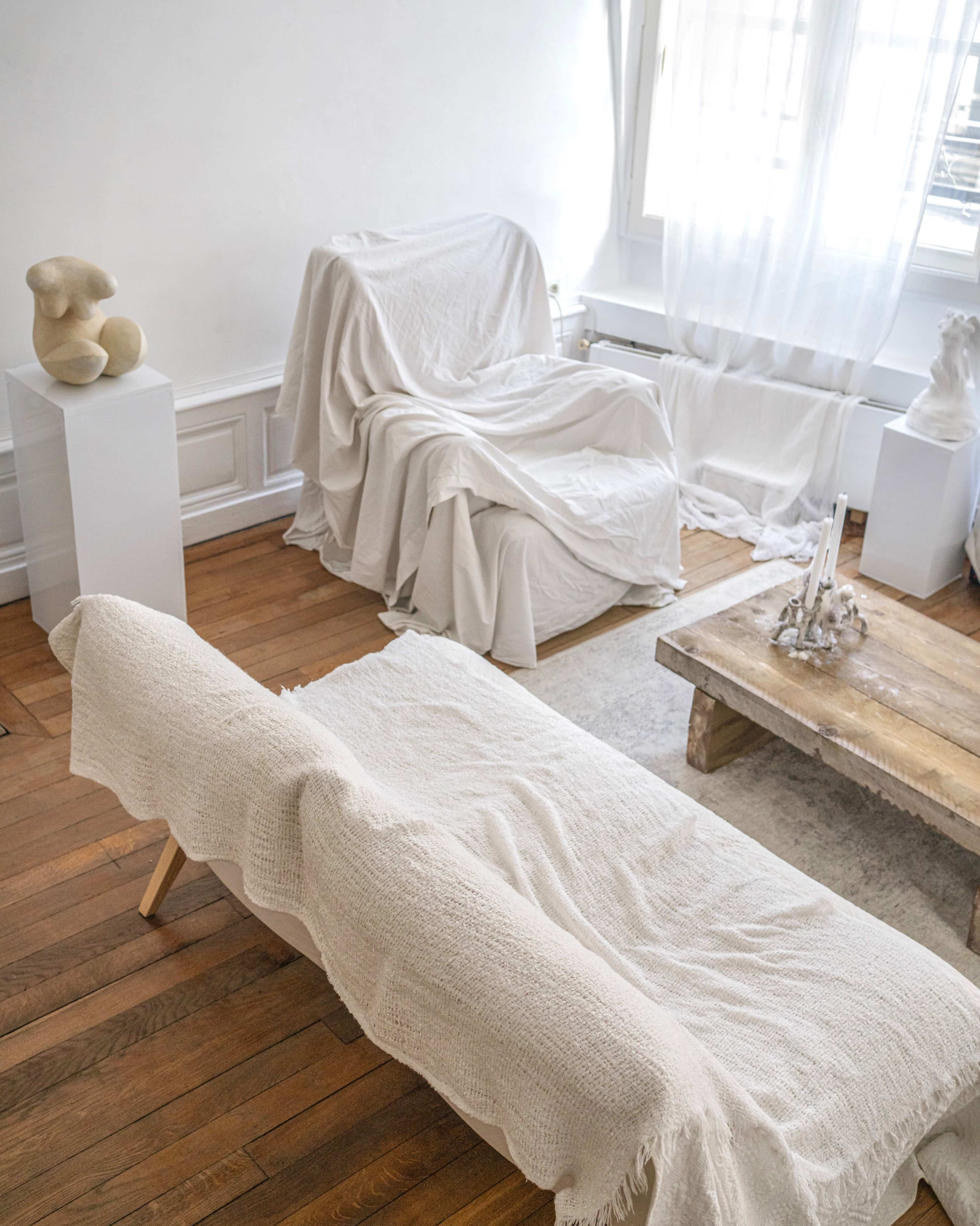 Appartement minimaliste et poétique pour vos projets créatifs Image dans Palais-Royal, Paris, 