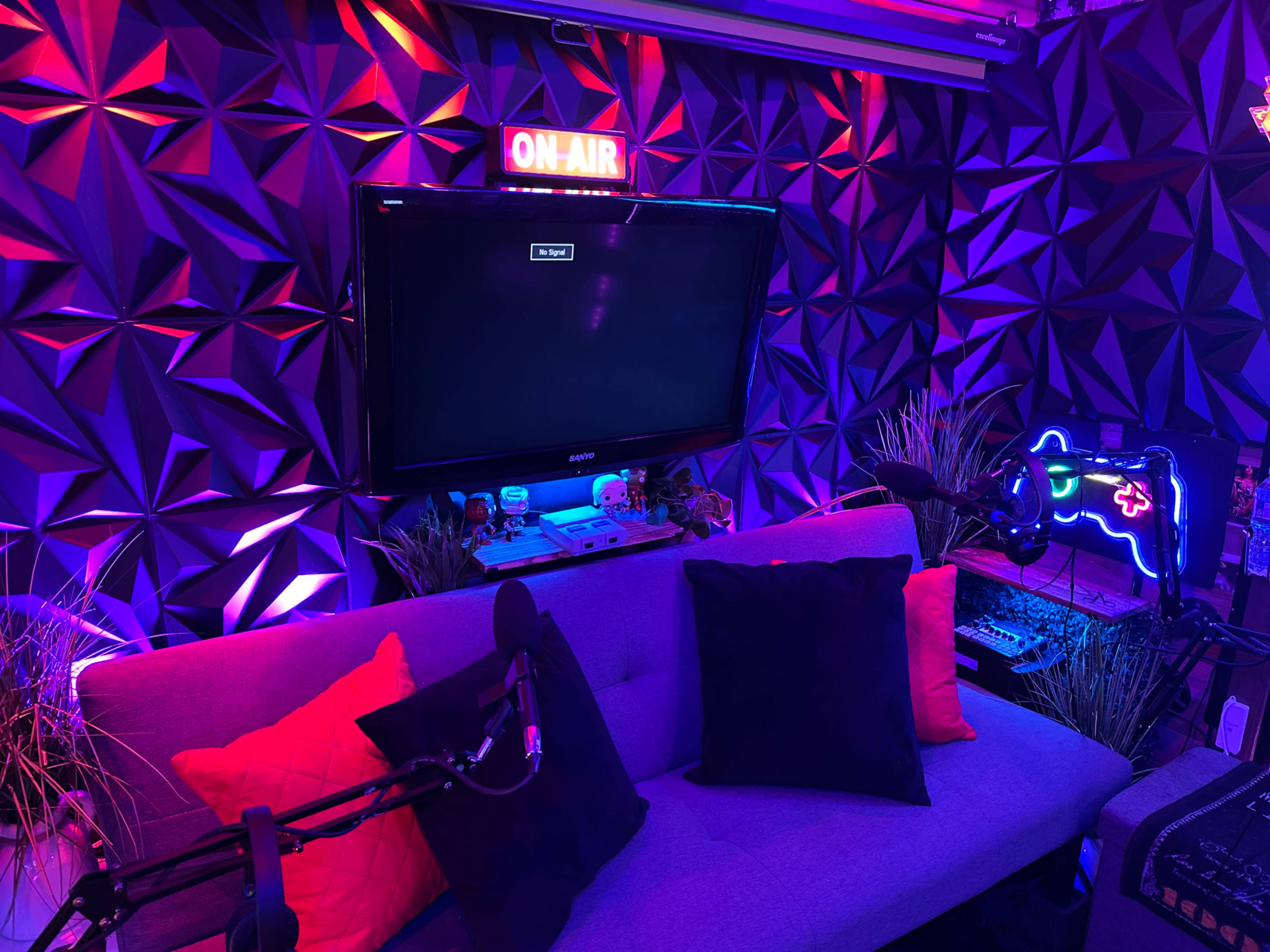 Clubhouse Style Podcast/Content Creation Studio Uptown (HD Video Session Recording Included w/ Every Podcast Booking) Image in Elizabeth, Charlotte, NC