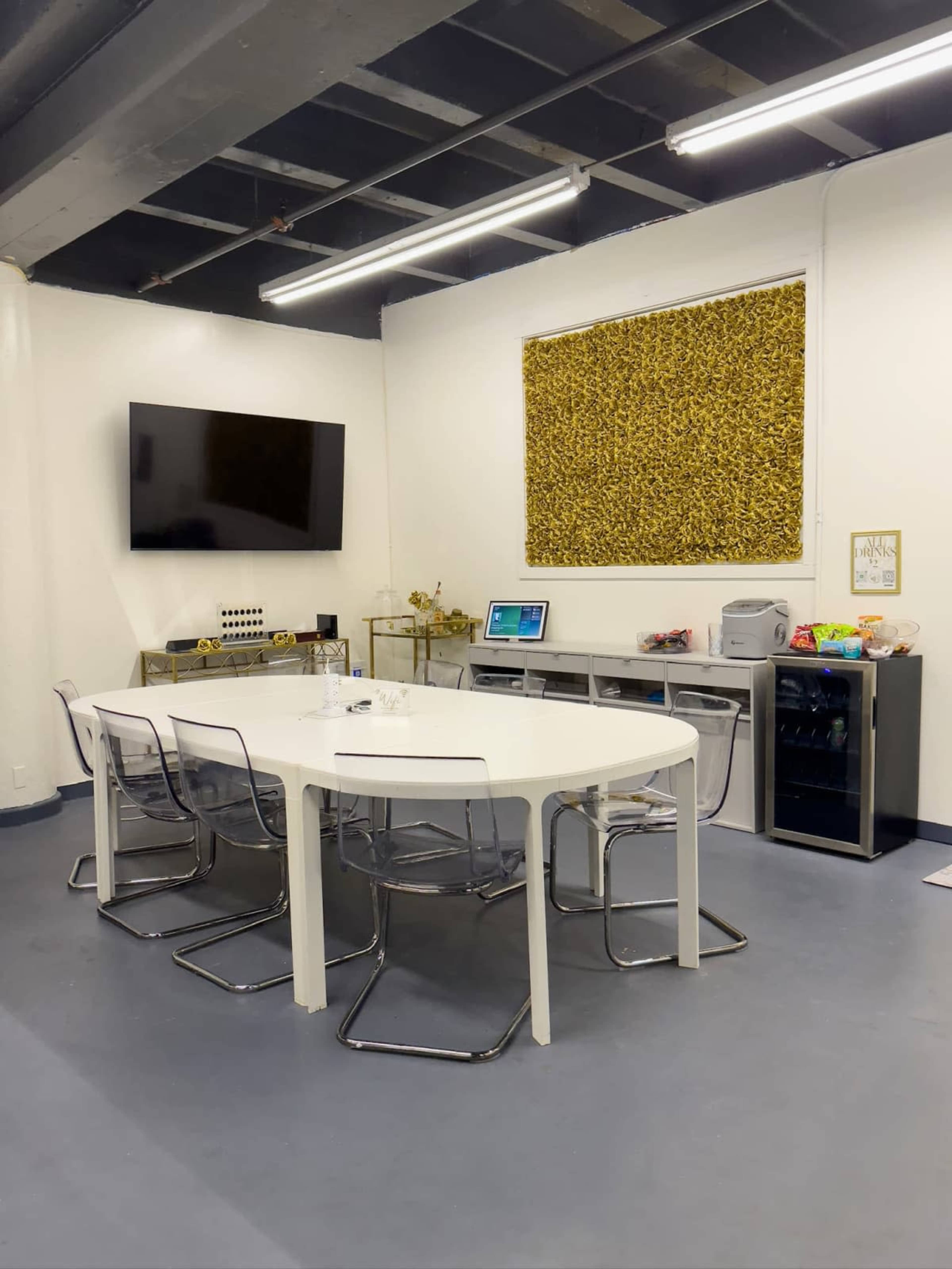 Golden Rose Studios (Spacious Downtown LA Photo/Video Studio) Image in South Los Angeles, Los Angeles, CA