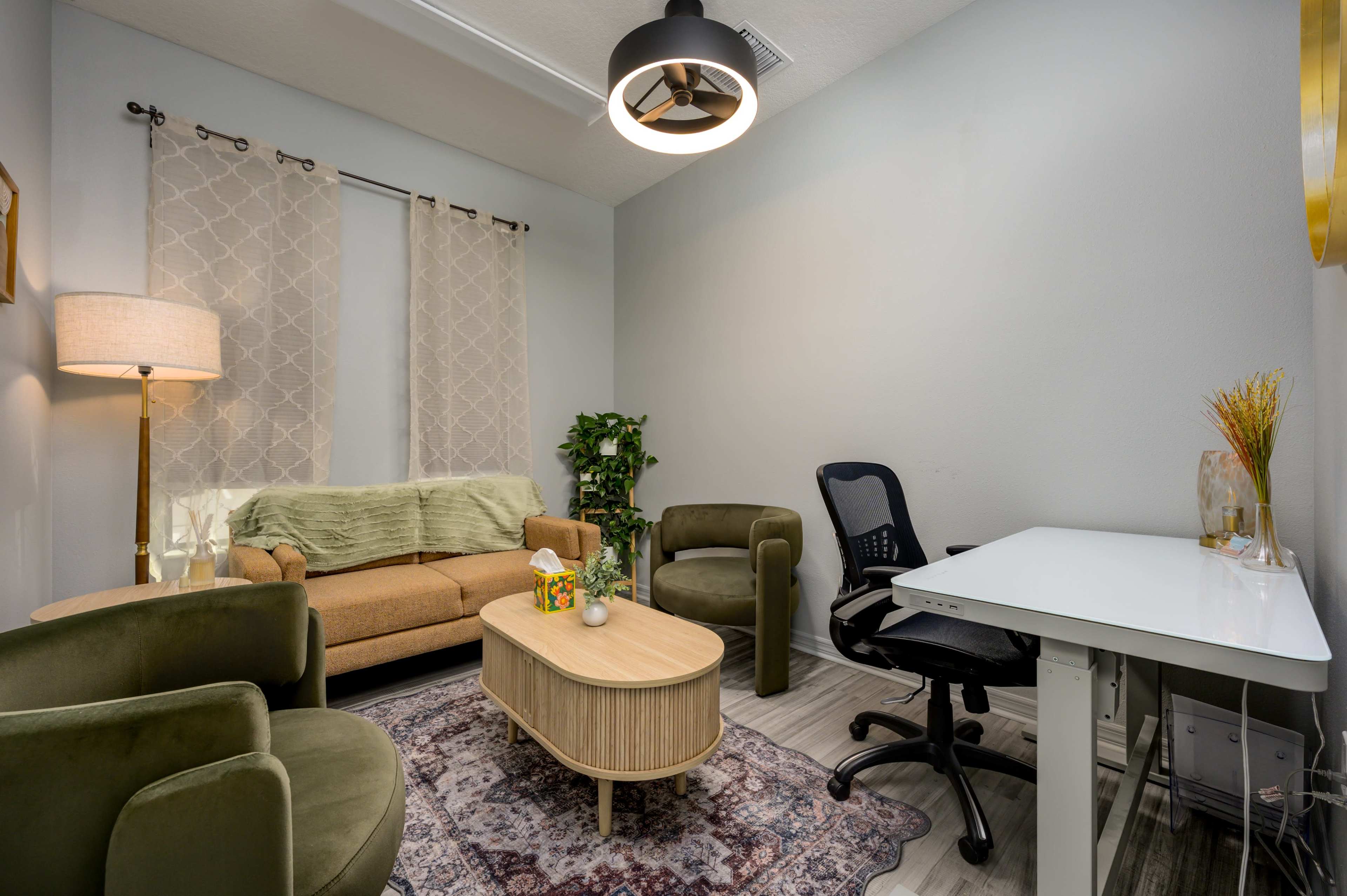 5-Person Meeting Room Image in Worthington Gardens, Lutz, FL