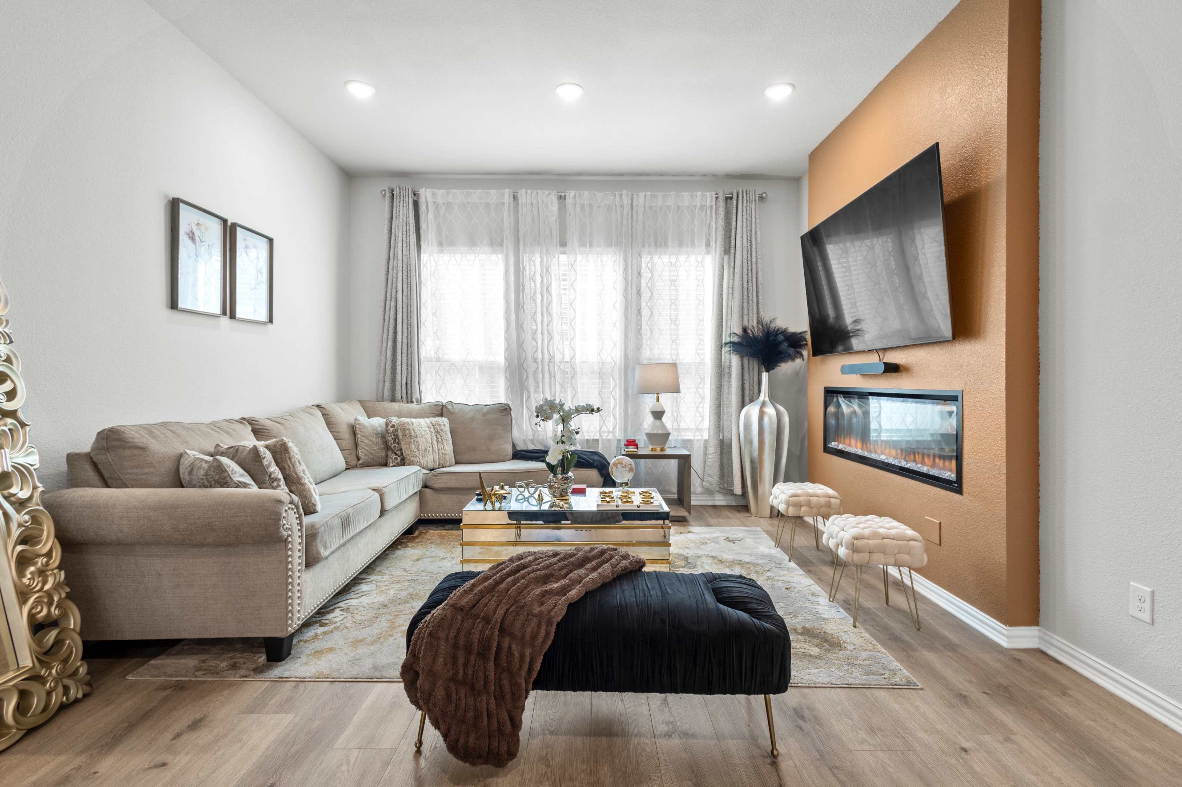 Content- Ready Modern home with Styled Kitchen & Living Space Image in Buckner Terrace / Everglade Park, Dallas, TX