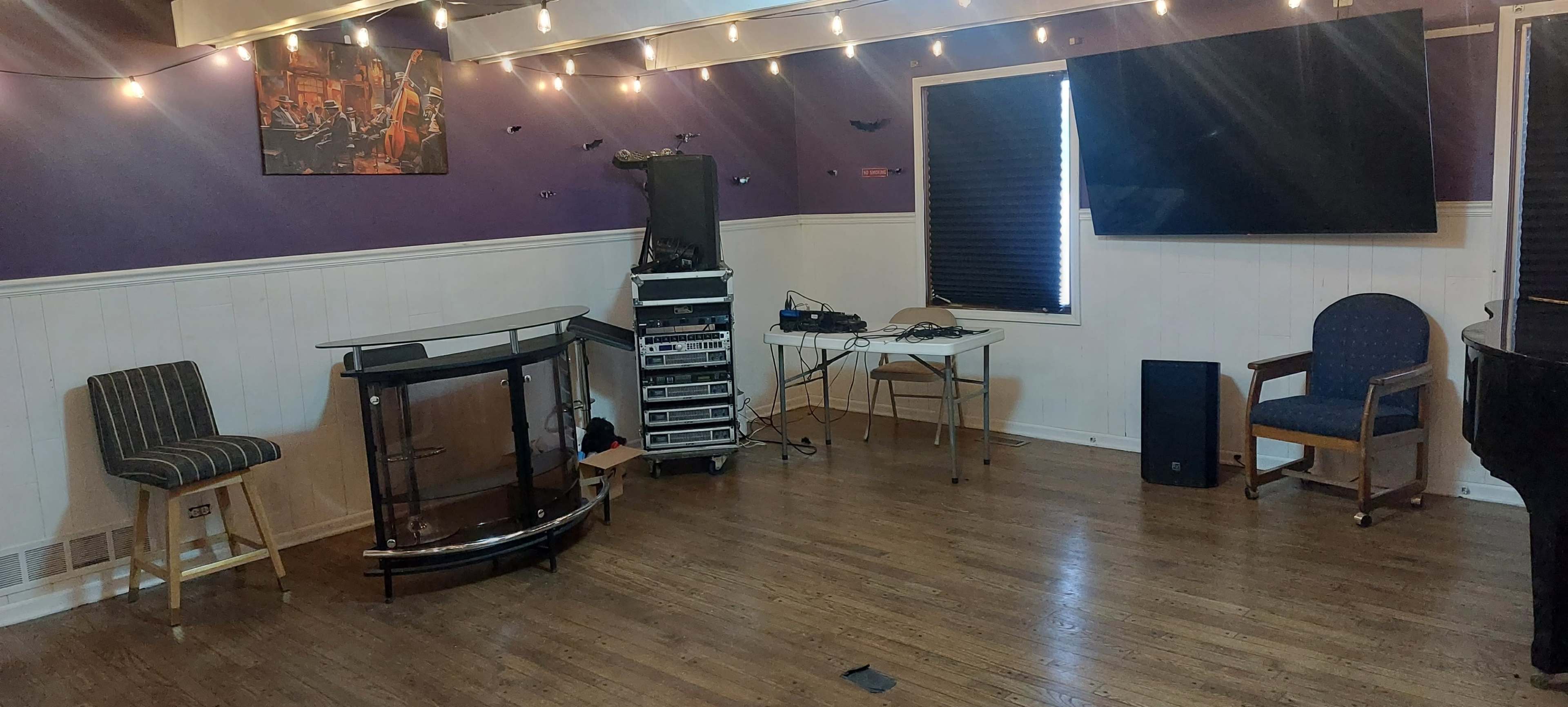 House with Enclosed Swimming Pool Image in Crete Township, Crete, IL