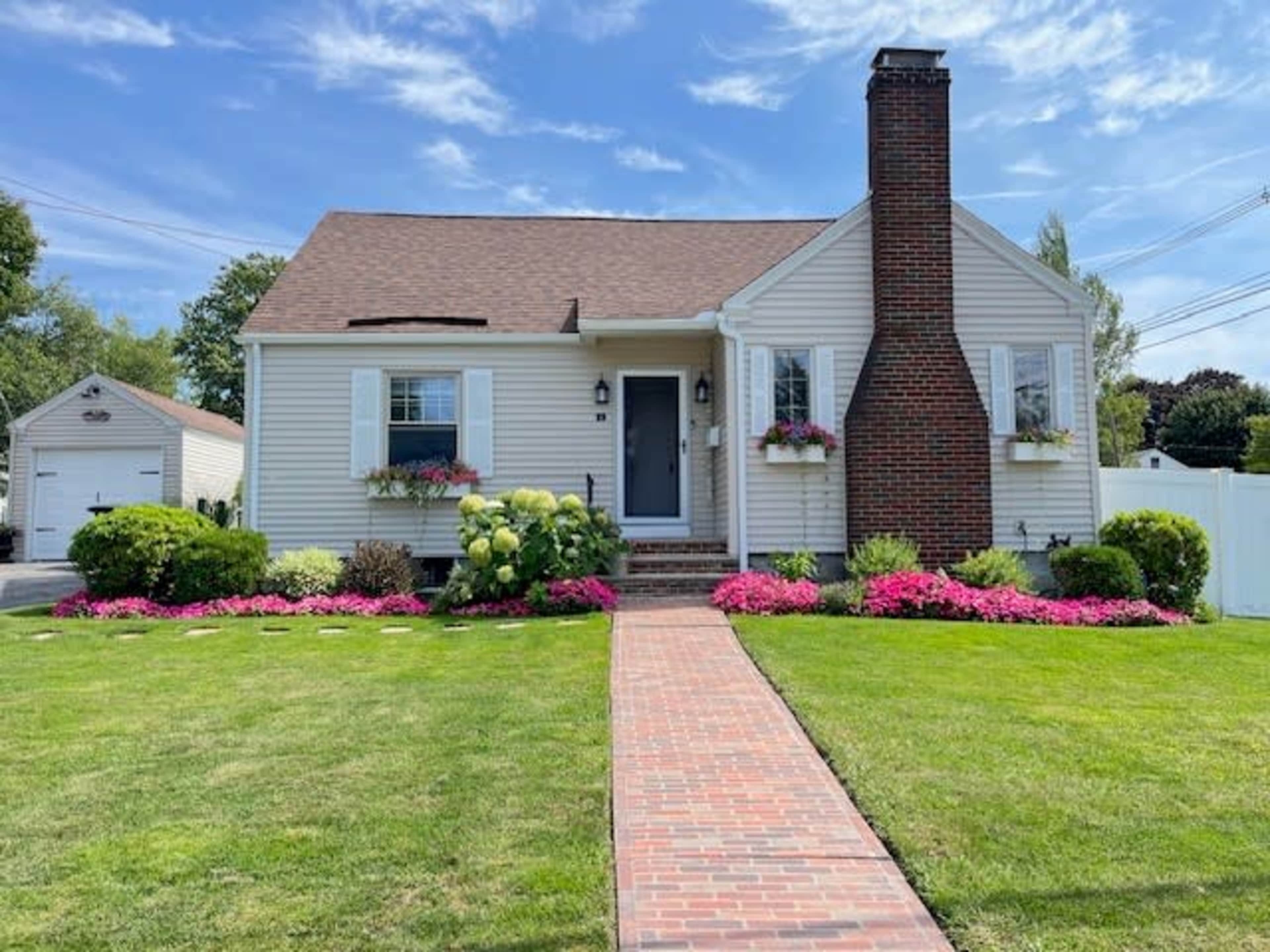 Suburban New England Cottage Image in North Andover, North Andover, MA