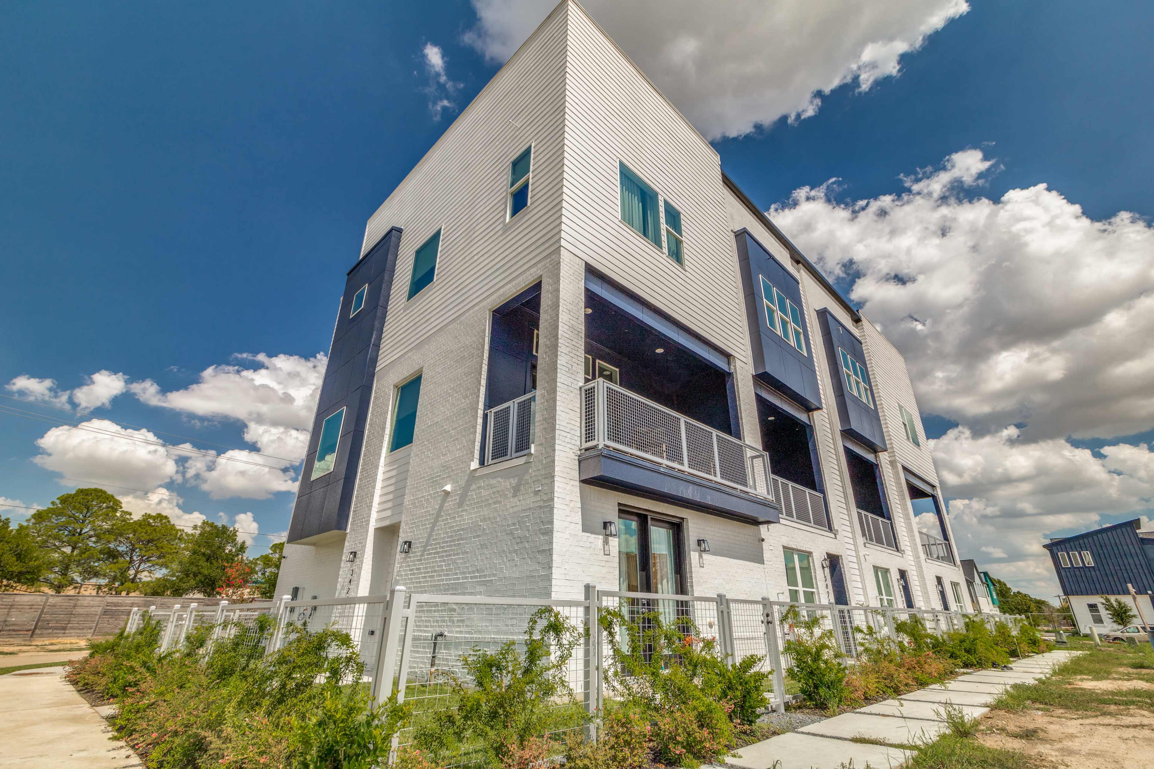 Luxurious 3 story home in Houston! Elegance galore Image in Spring Branch North, Houston, TX