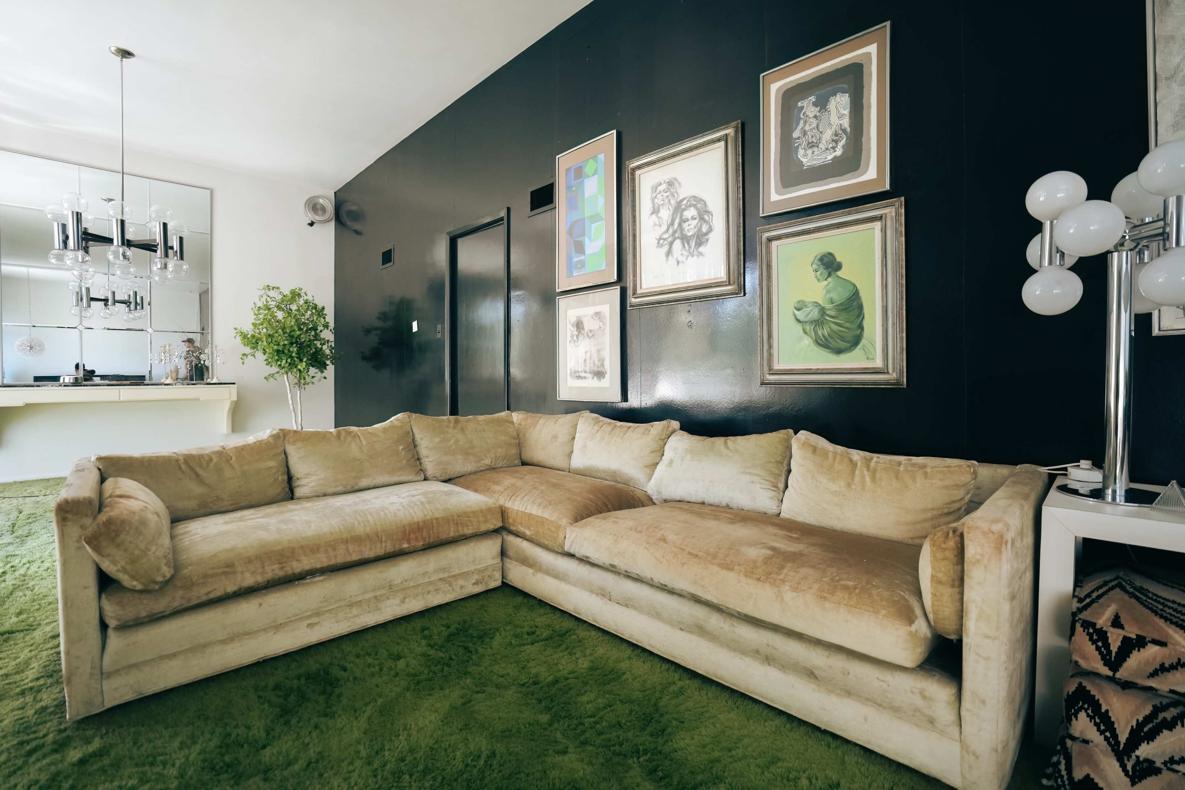 Vintage Furnished Retro House with Natural Light and Carpets Image in Fresh Meadows, Jamaica, NY
