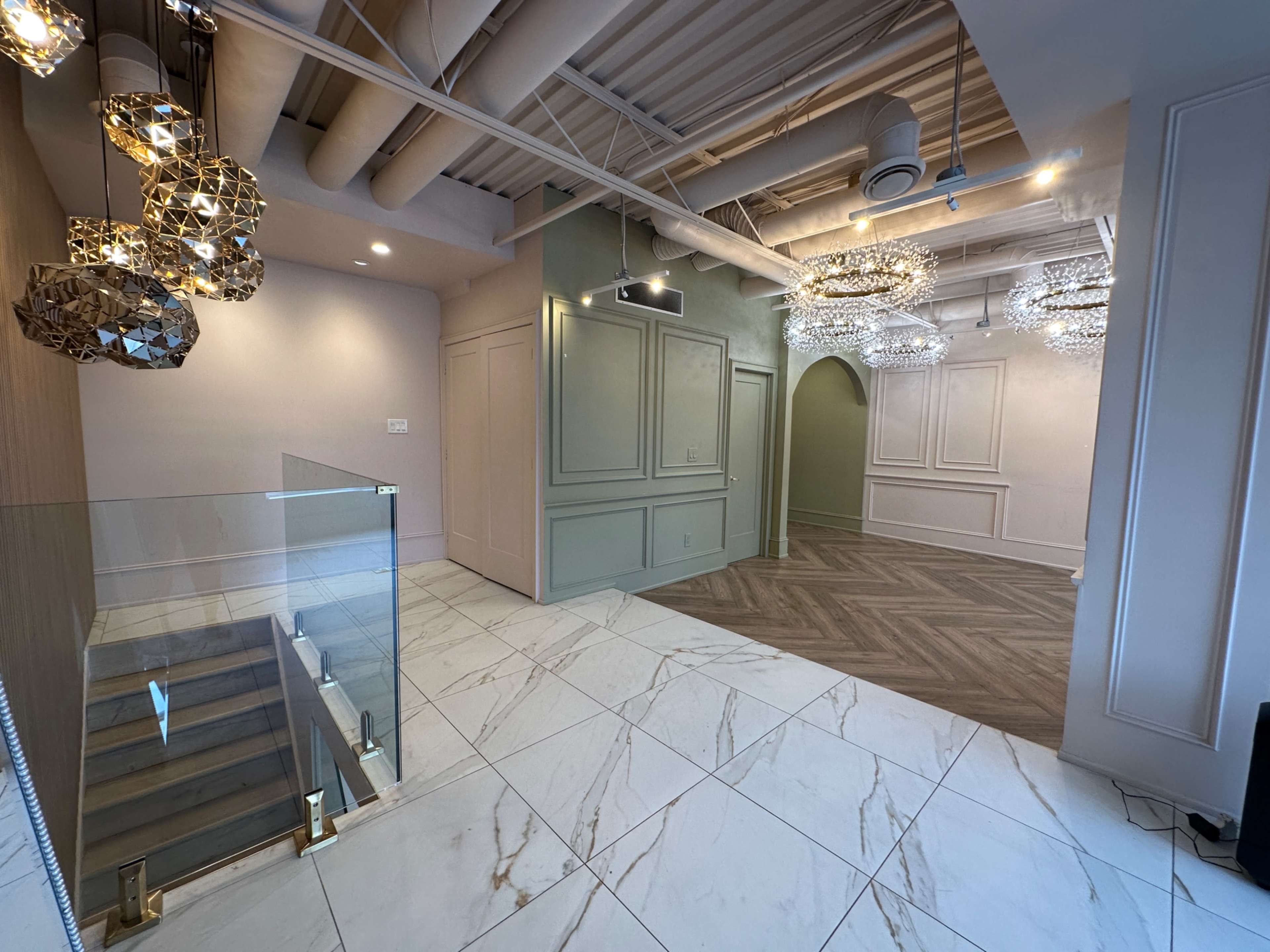 Glamour Loft: The Ideal Setting for Your Next Shoot Image in Armdale, Scarborough, ON