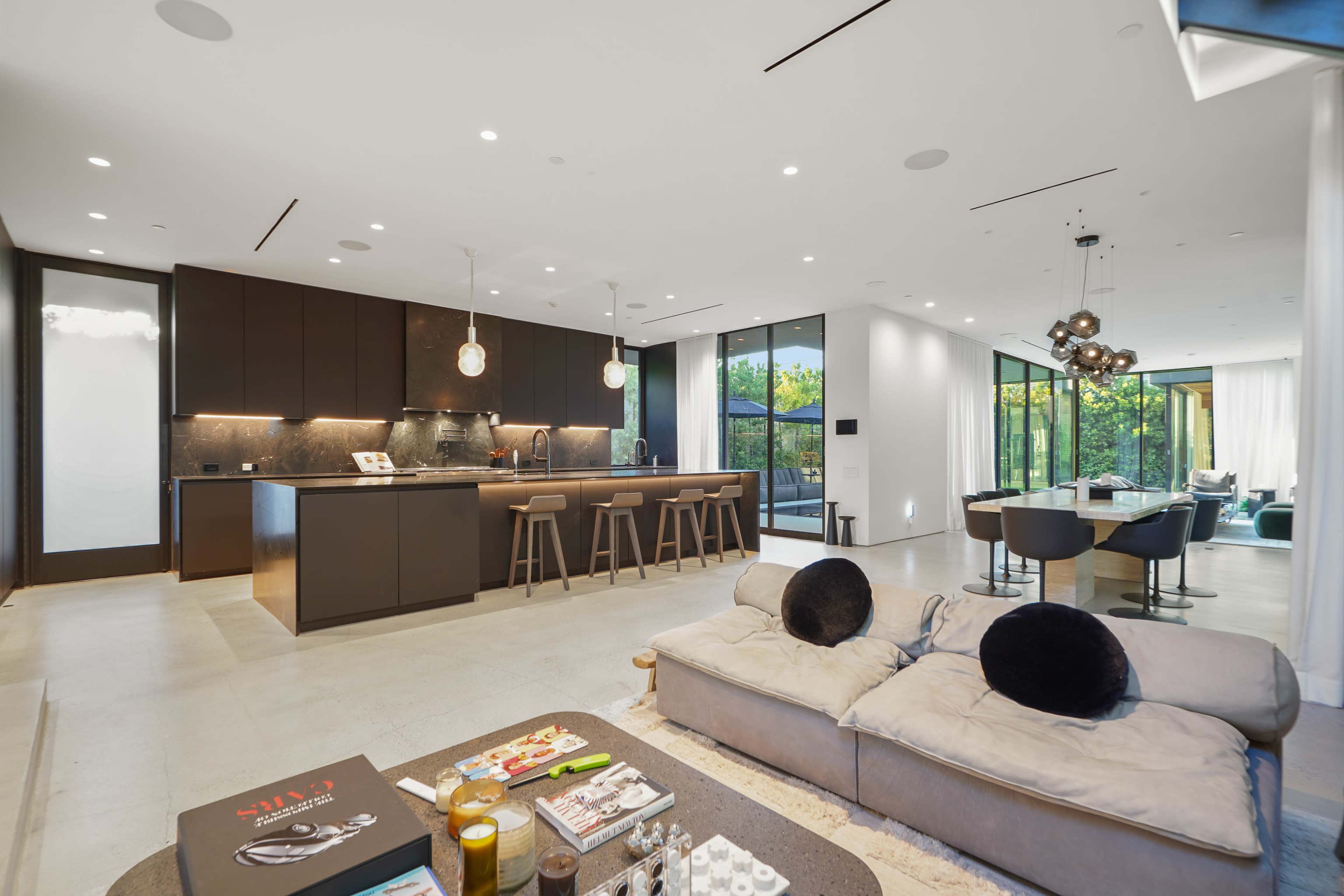 Chic Poolside Lounge & Event Space Image in Beverly Grove, Los Angeles, CA
