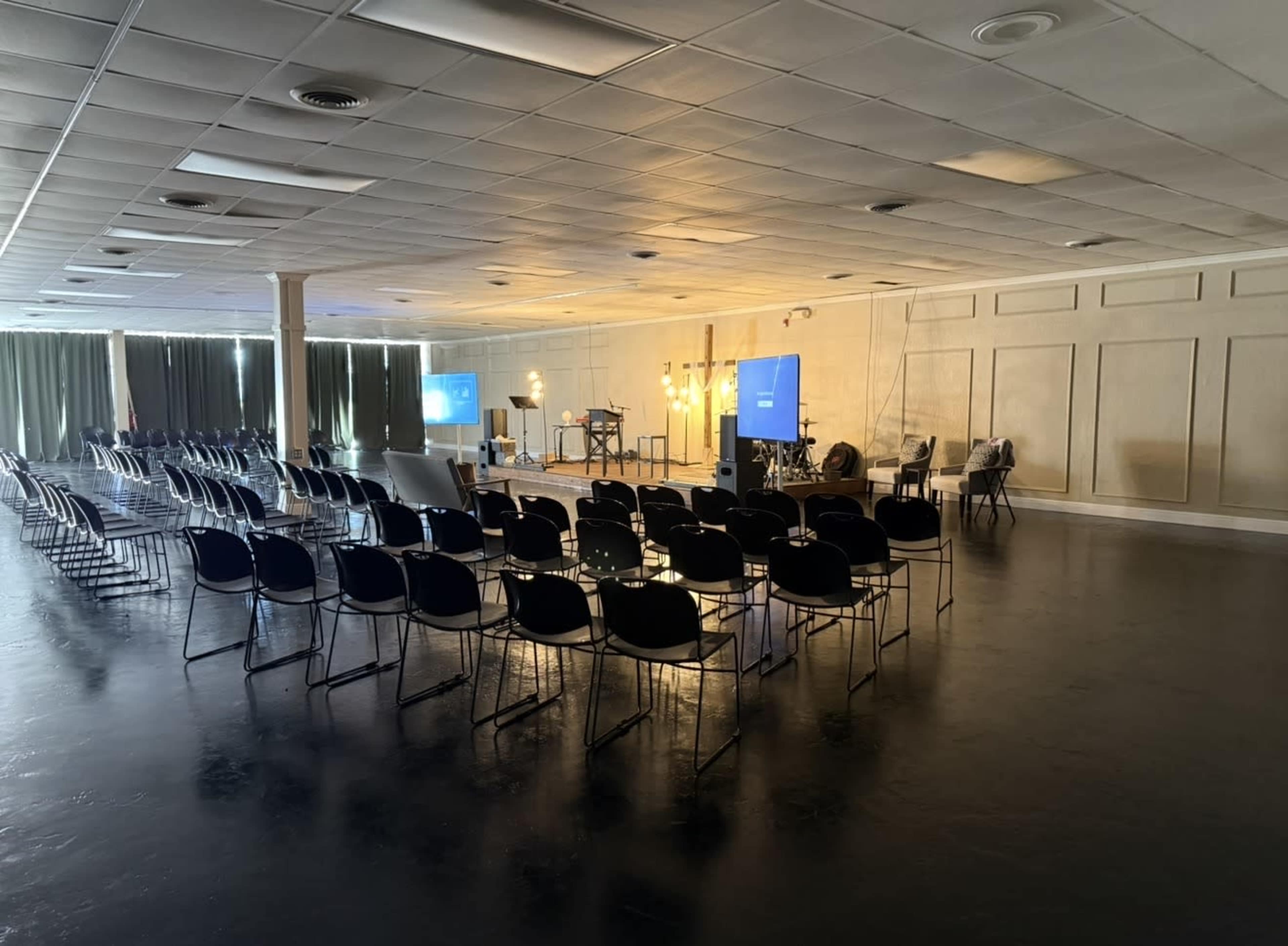 Modern Church + Community Space with Sound System Image in Pasadena Oaks, Pasadena, TX