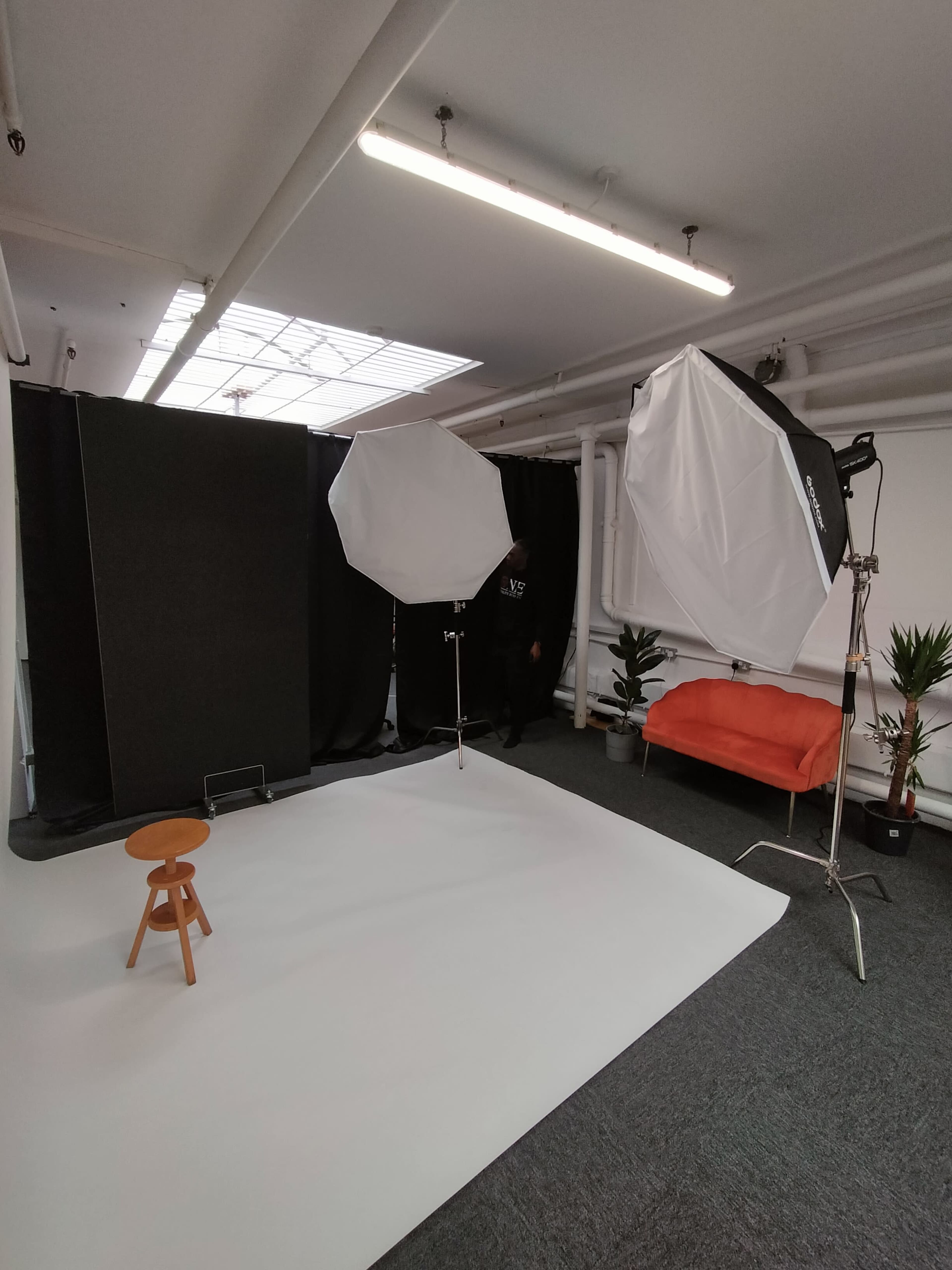 Photography Studio With Lighting, Flash & Softboxes Included! Image in Finsbury Park, London, ENG