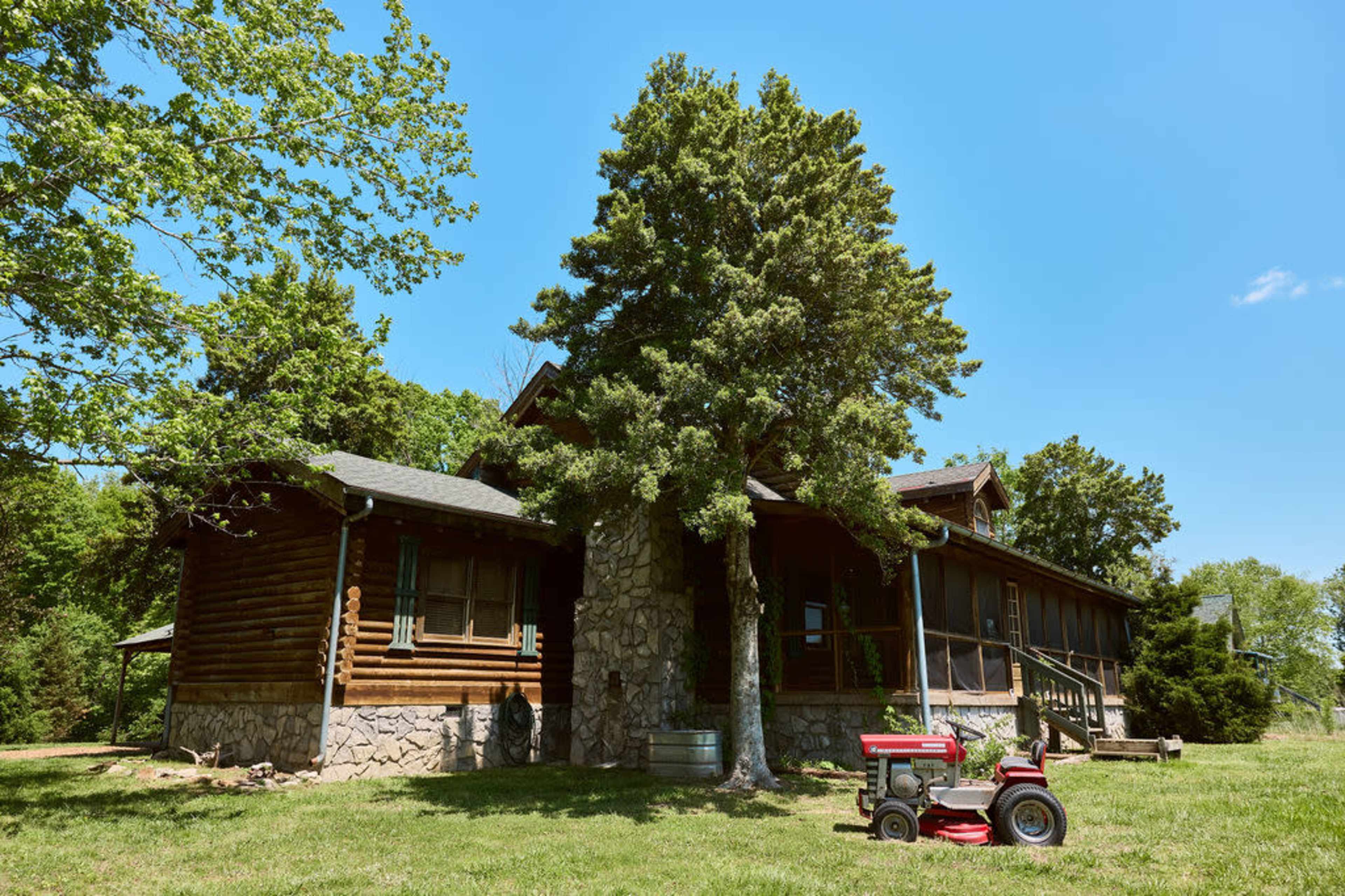 Country Cabin on 5 acres Image in , chapmansboro, TN