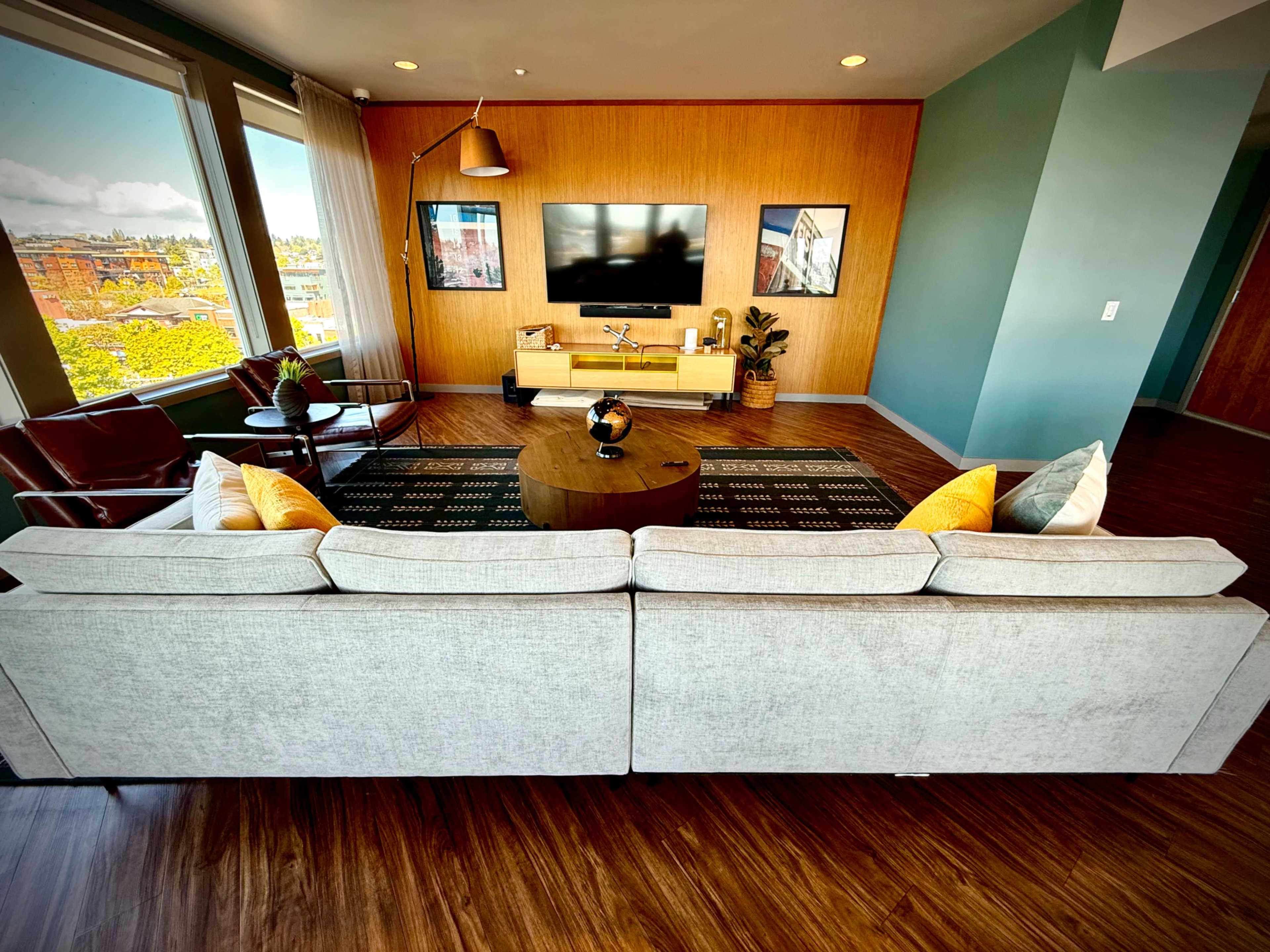 Ballard Skyline Lounge with Mountain Views Image in Adams, Seattle, WA