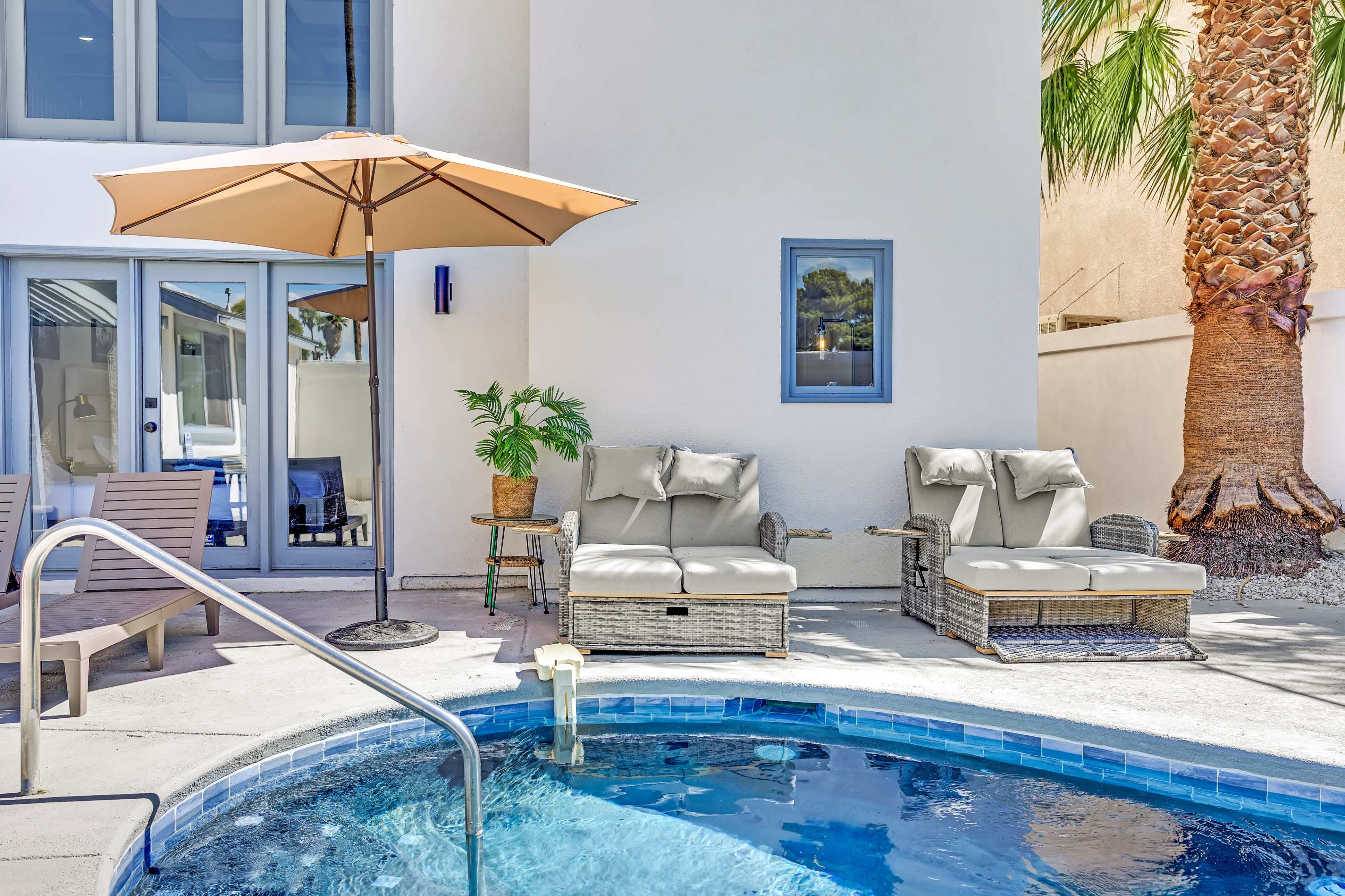 4300sqft Las Vegas Golf Course Estate w/ Pool, Sauna, Hot tube, Near Strip Image in Paradise, Las Vegas, NV