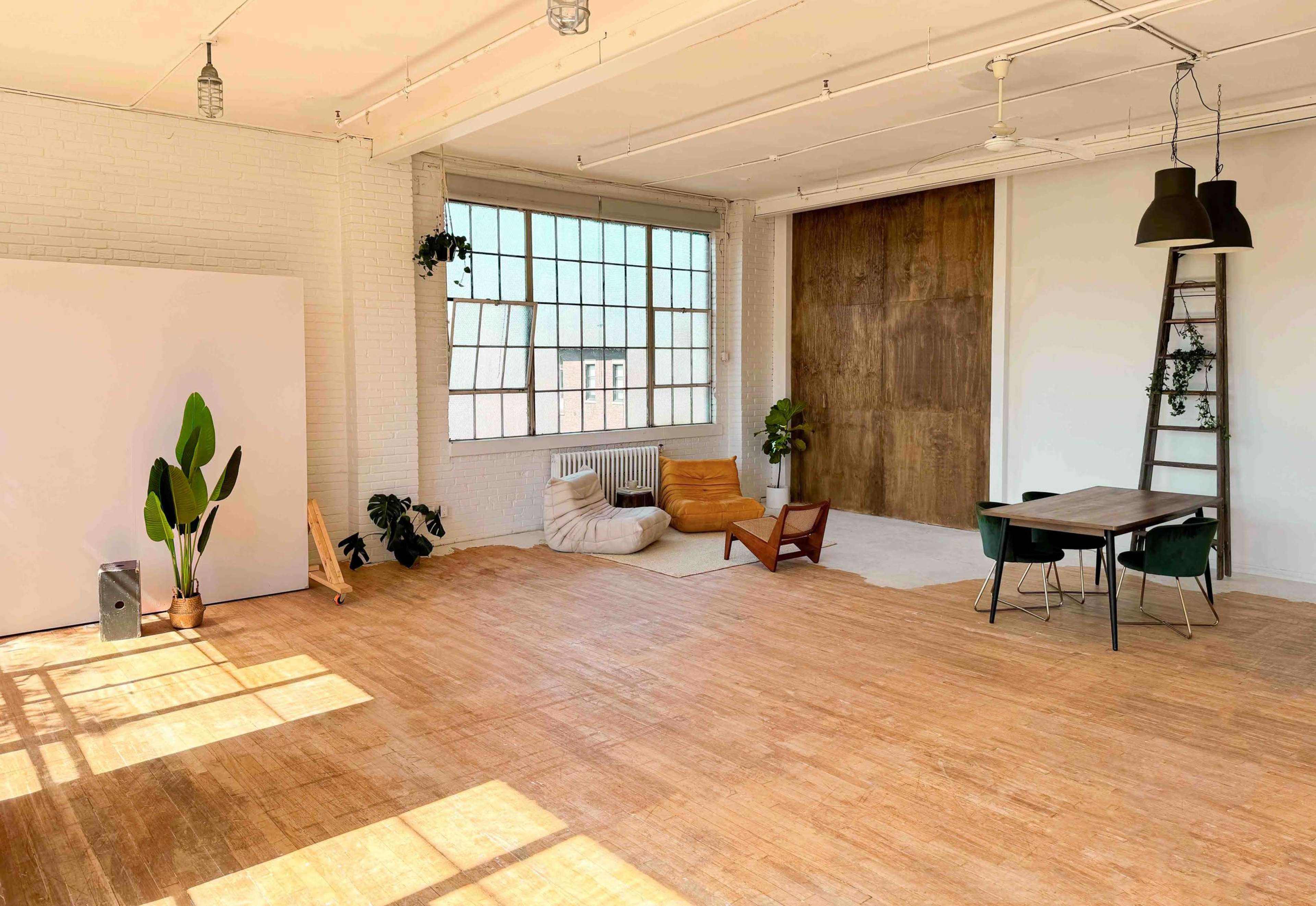 Glorious Natural Light Downtown Industrial Loft Image in Niagara, Toronto, ON