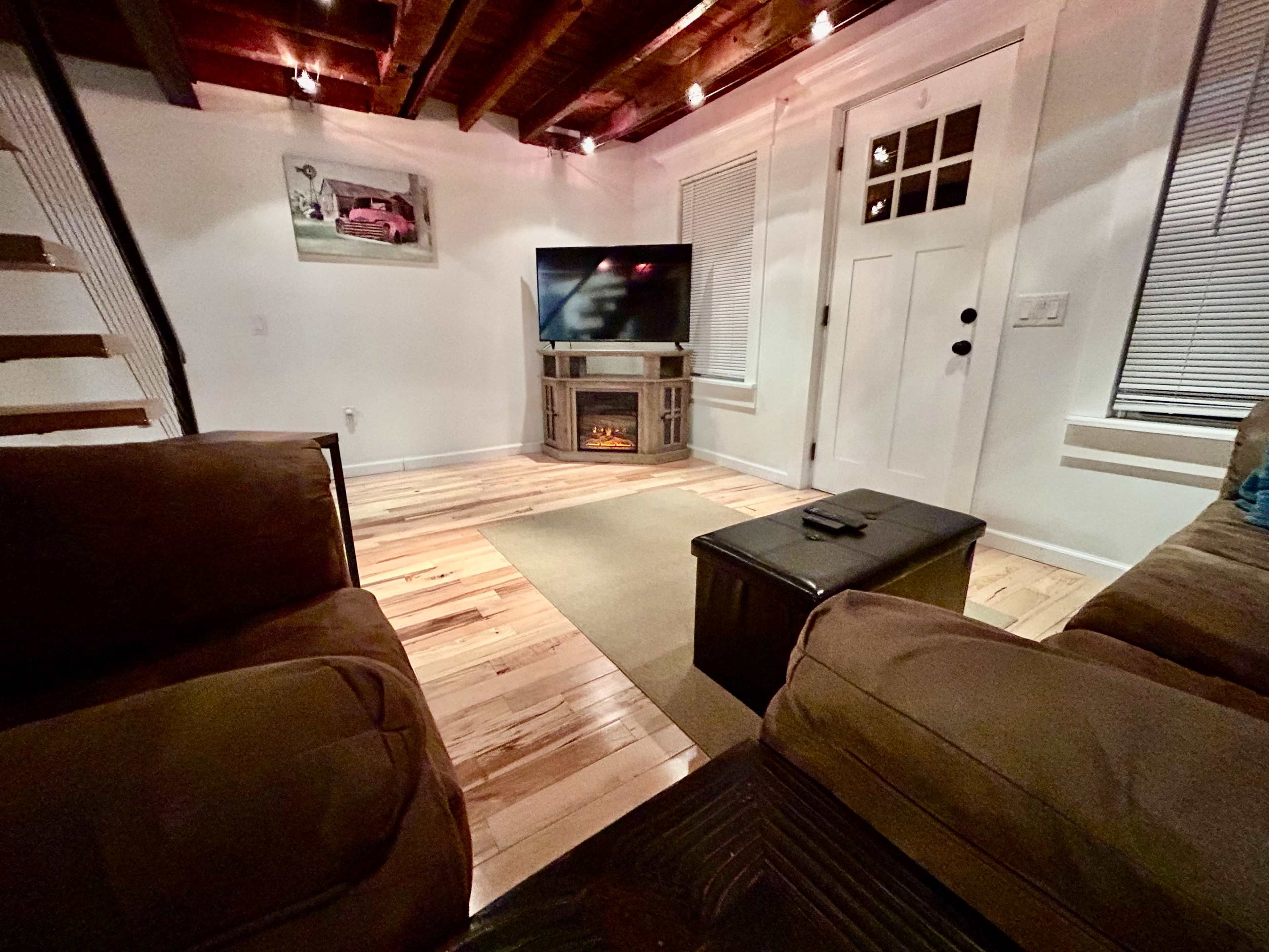 Modern Twin-Unit Home with Exposed Beams | Fully Renovated & Furnished in Charming Village Setting Image in Parish, Parish, NY