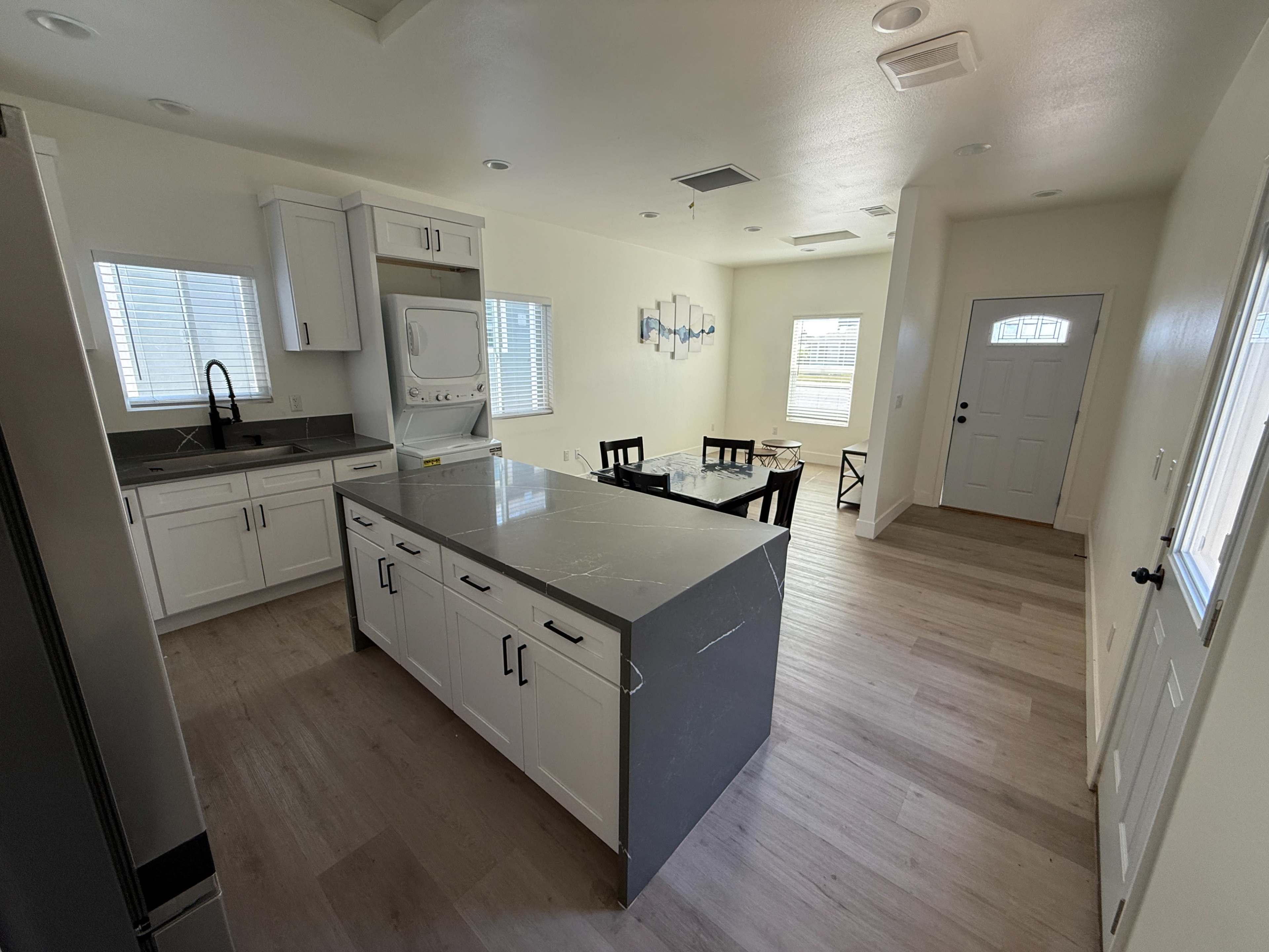 Modern Comfy Home with big Kitchen Space Image in Garden Grove, Garden Grove, CA