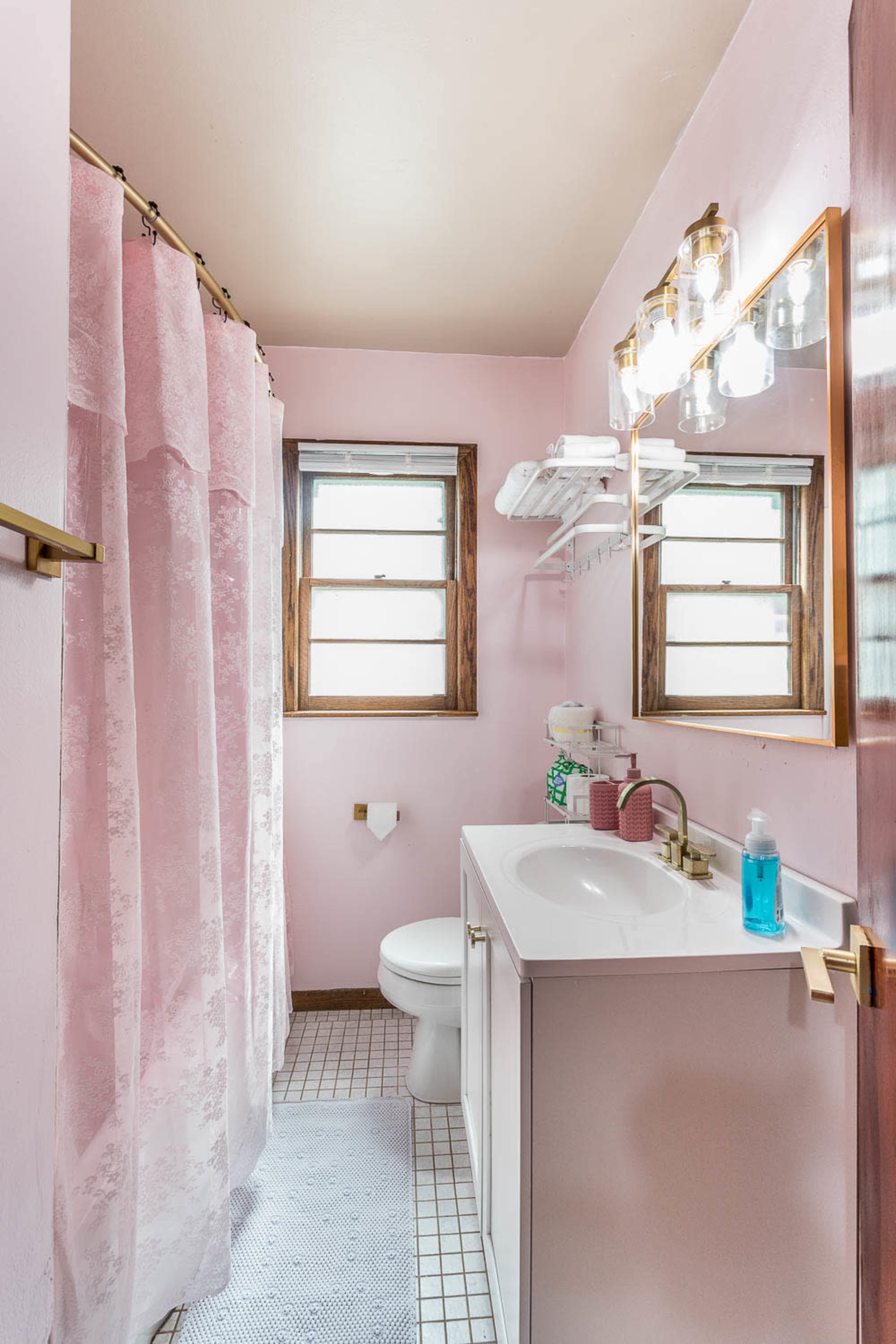 Sunlit Serenity | Near McKennan Park | Pool Table Image in Sioux Falls, Sioux Falls, SD