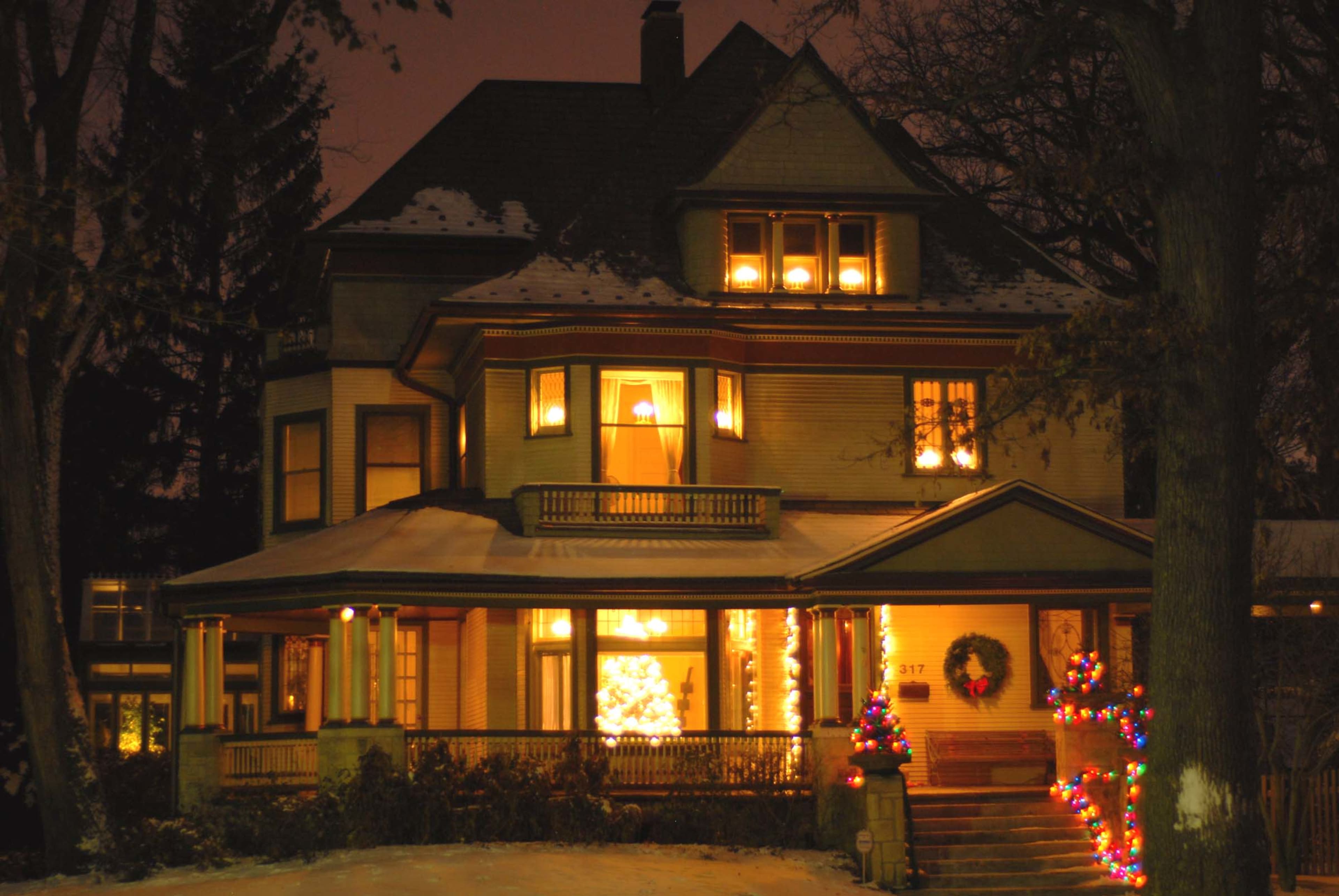 Gorgeous Spooky 1893 Victorian Mansion - Exterior Only Image in Oak Park Township, Oak Park, IL
