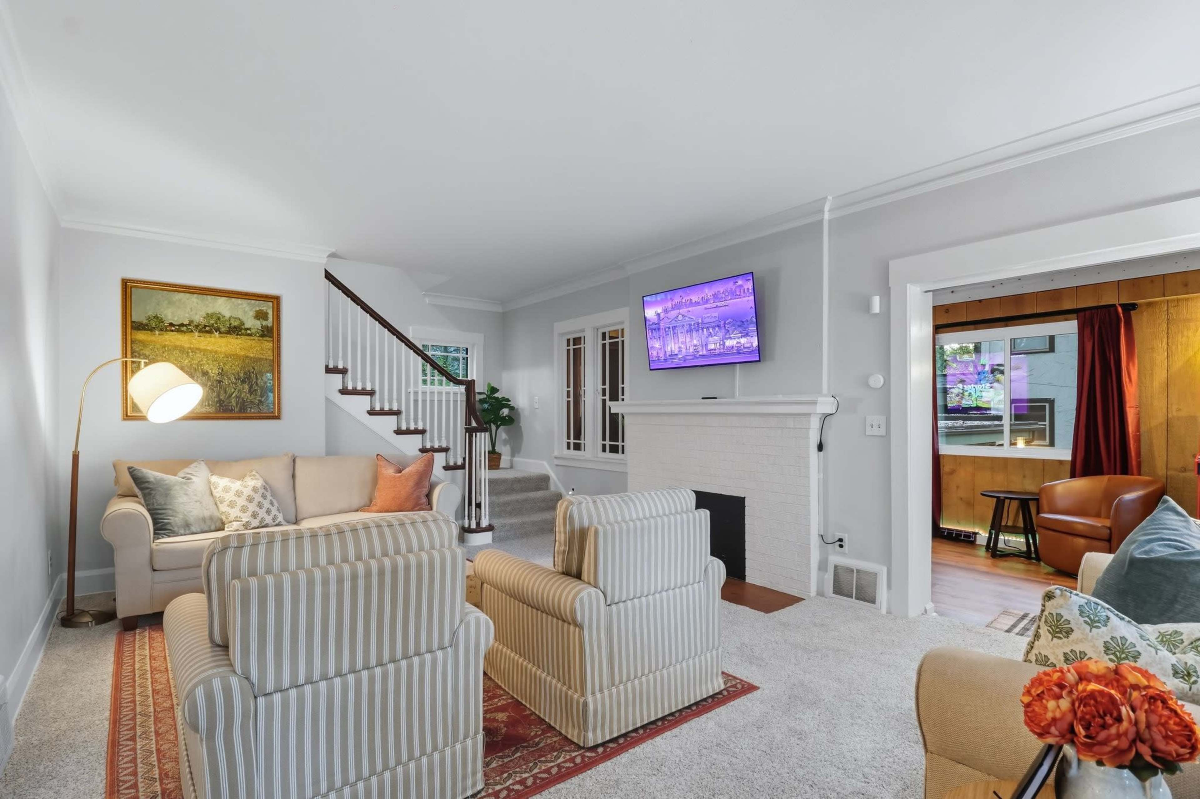 1920s Craftsman Cottage in Quiet Neighborhood Image in Rockford Township, Rockford, IL